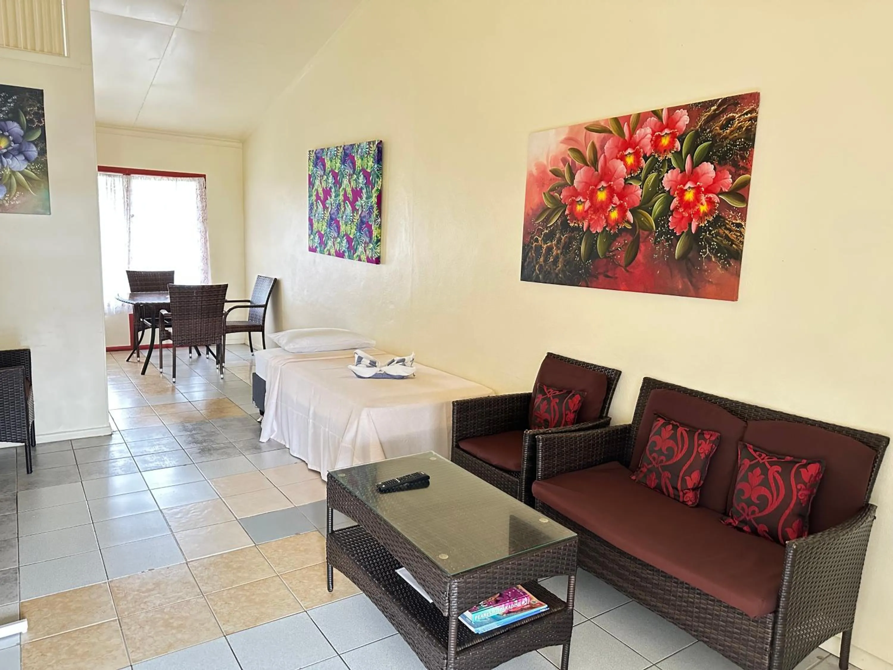 Living room in Kiikii Inn & Suites