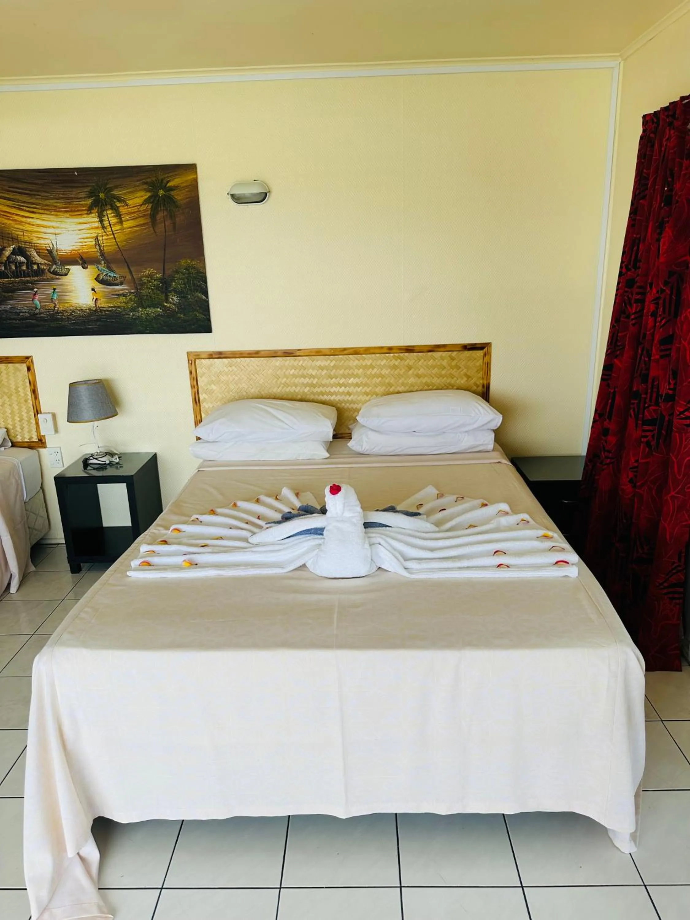 Bed in Kiikii Inn & Suites