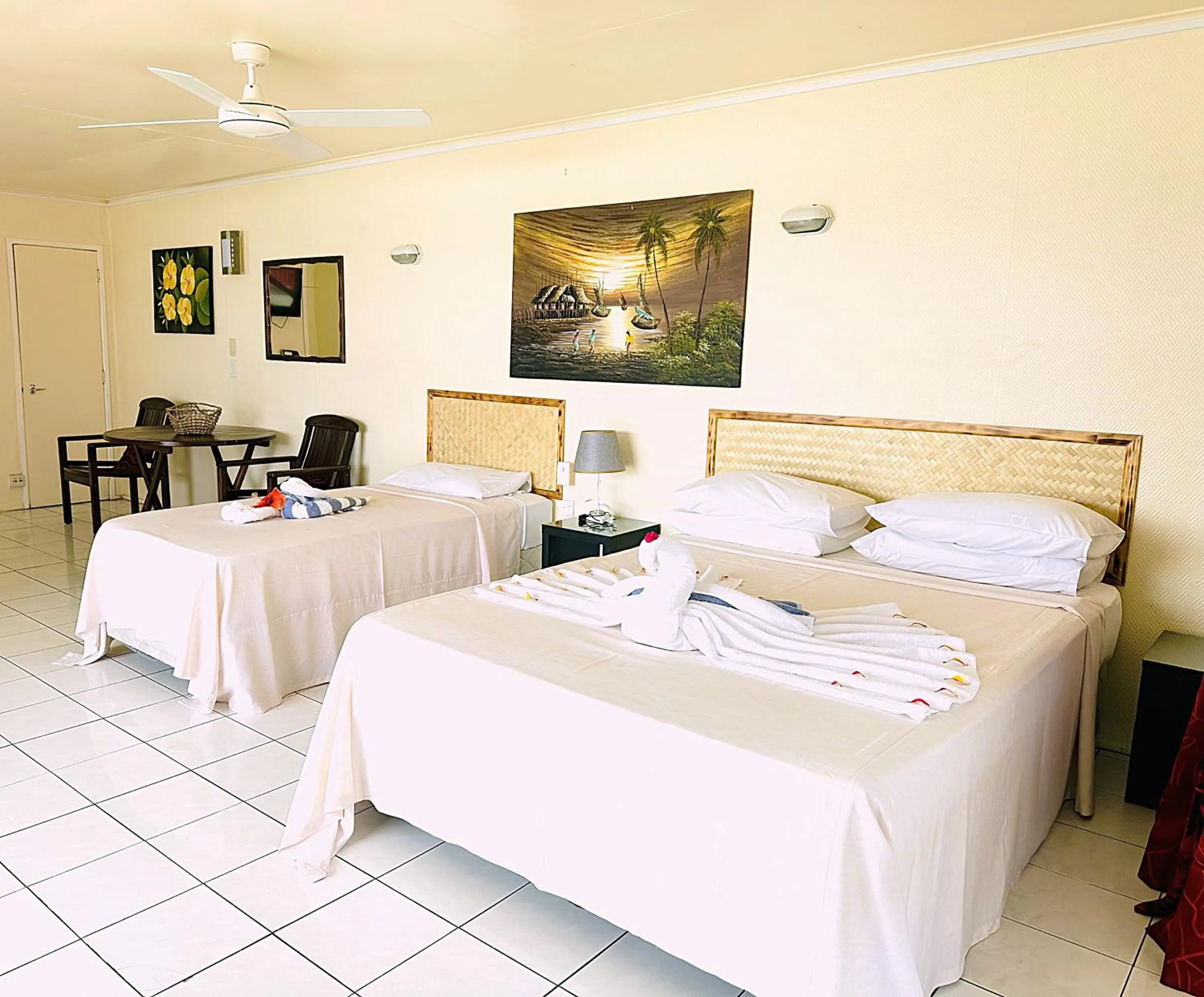 Bed in Kiikii Inn & Suites