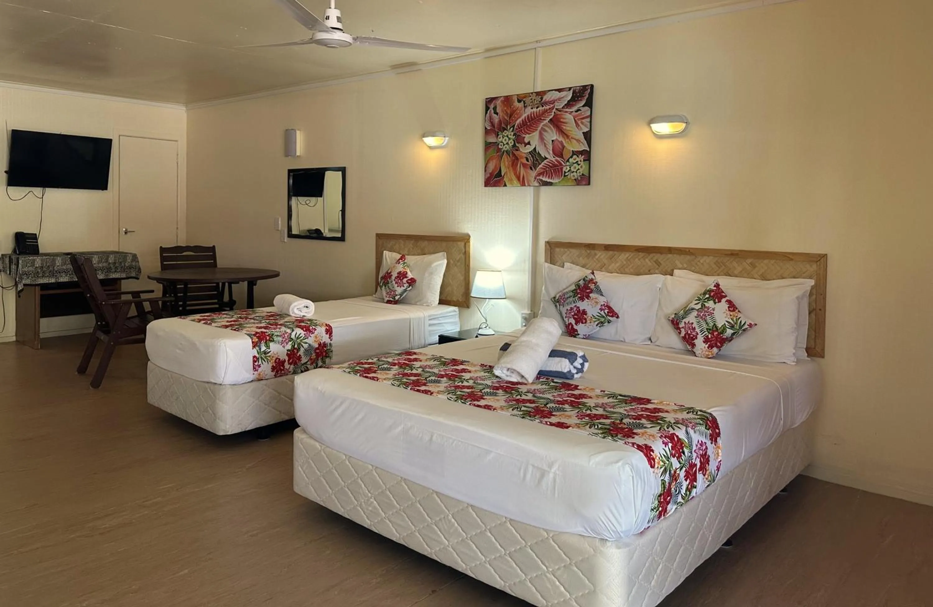 Bed in Kiikii Inn & Suites