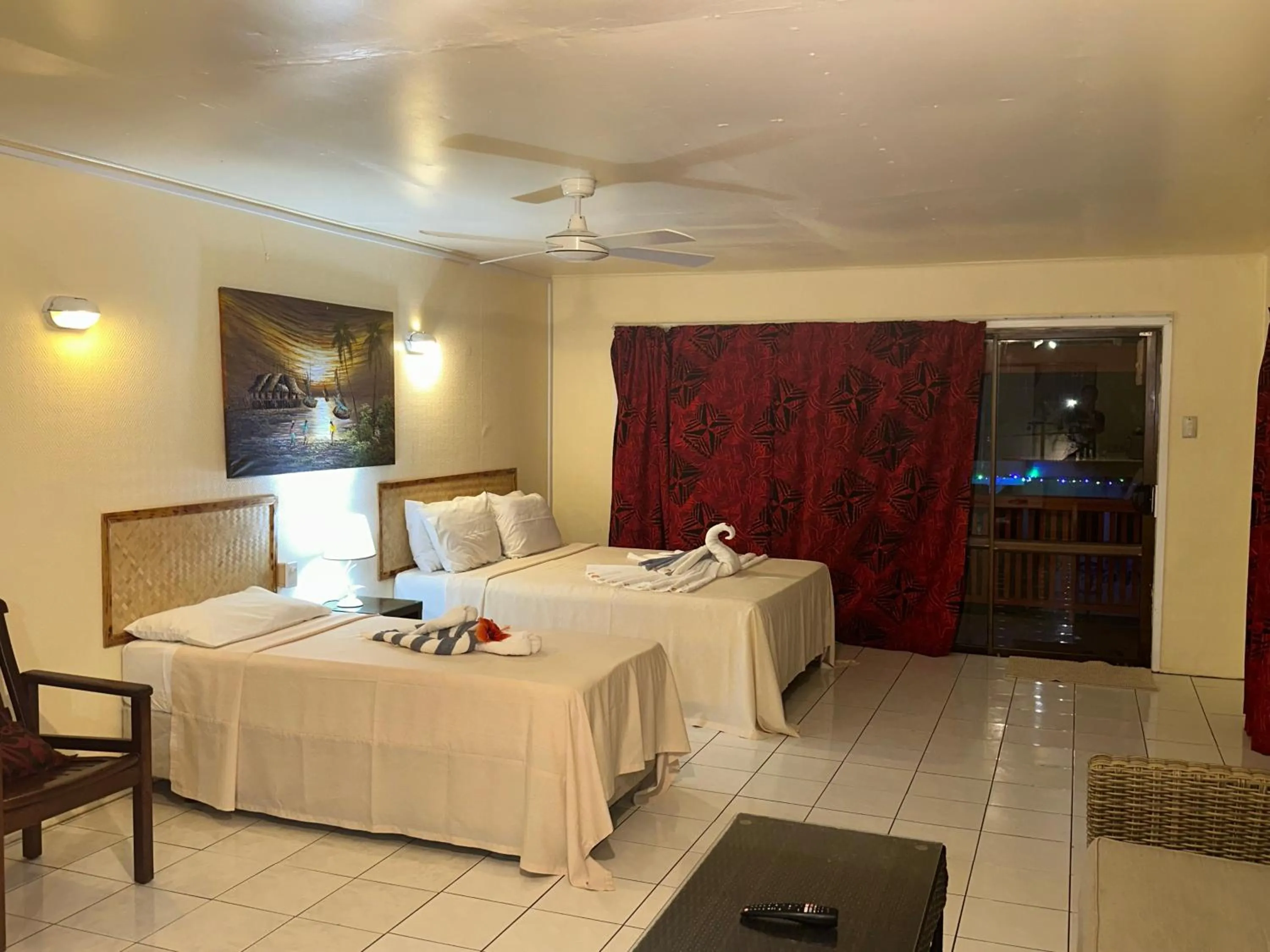 Bed in Kiikii Inn & Suites