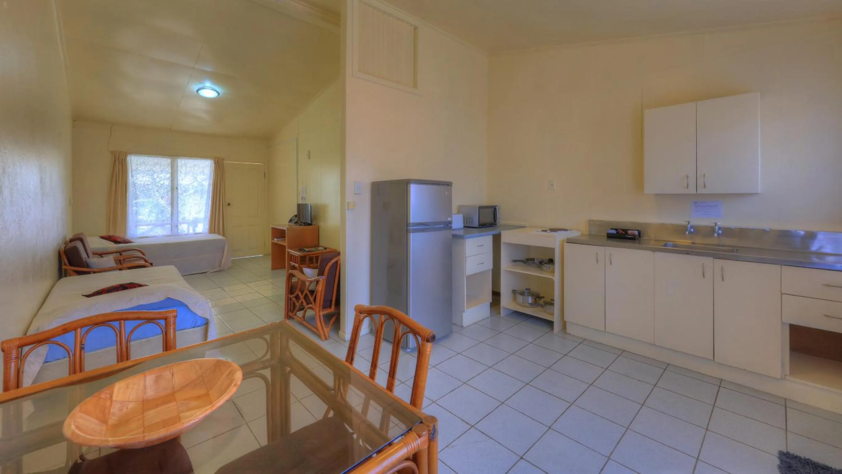 Kitchen or kitchenette in Kiikii Inn & Suites