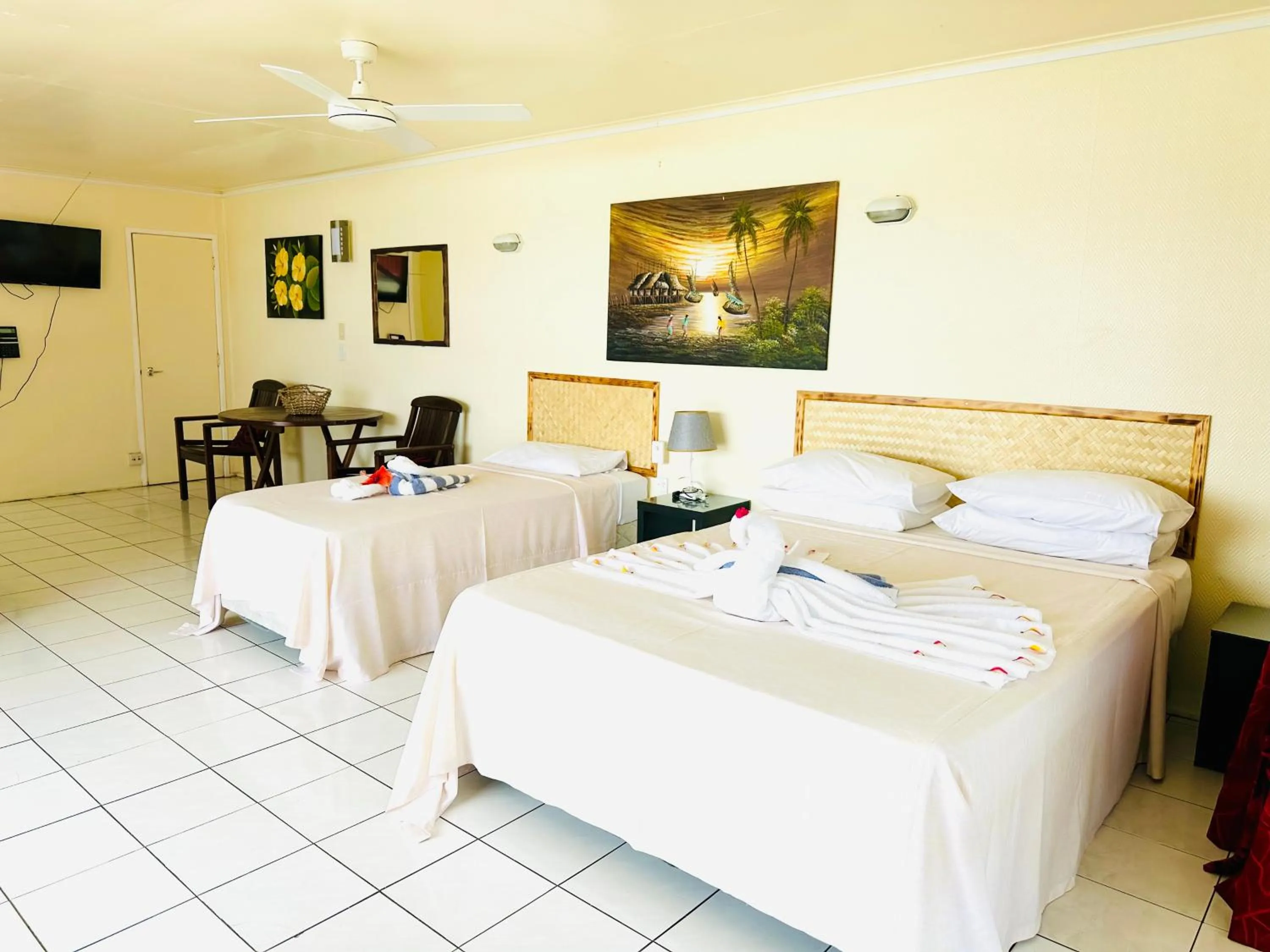 Bed in Kiikii Inn & Suites