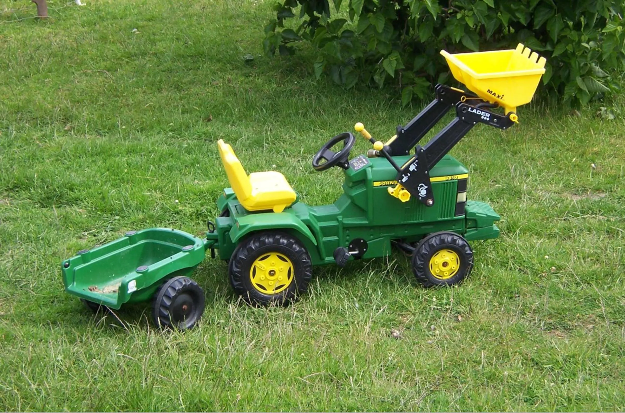 Children play ground in Wacky Stays - unique farm-stay glamping rentals, FREE animal feeding tours