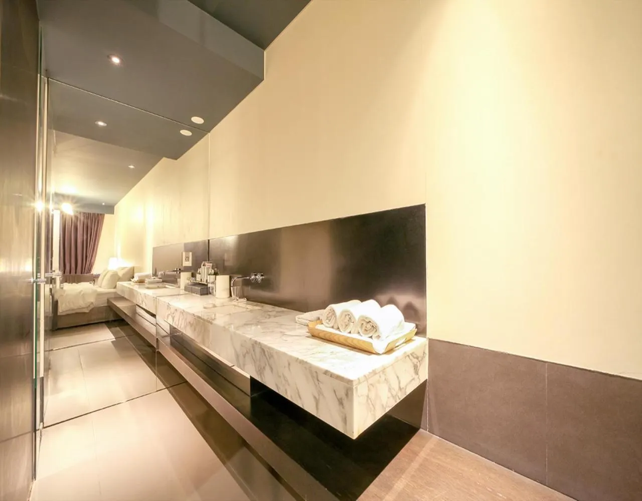 Bed in JS Boutique Hotel