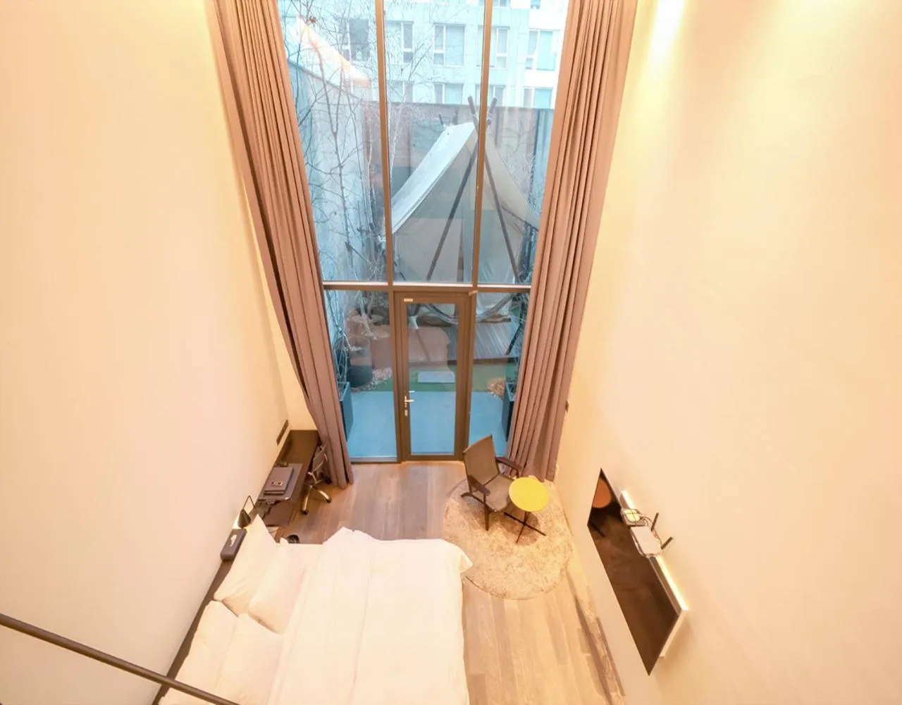 Bed in JS Boutique Hotel