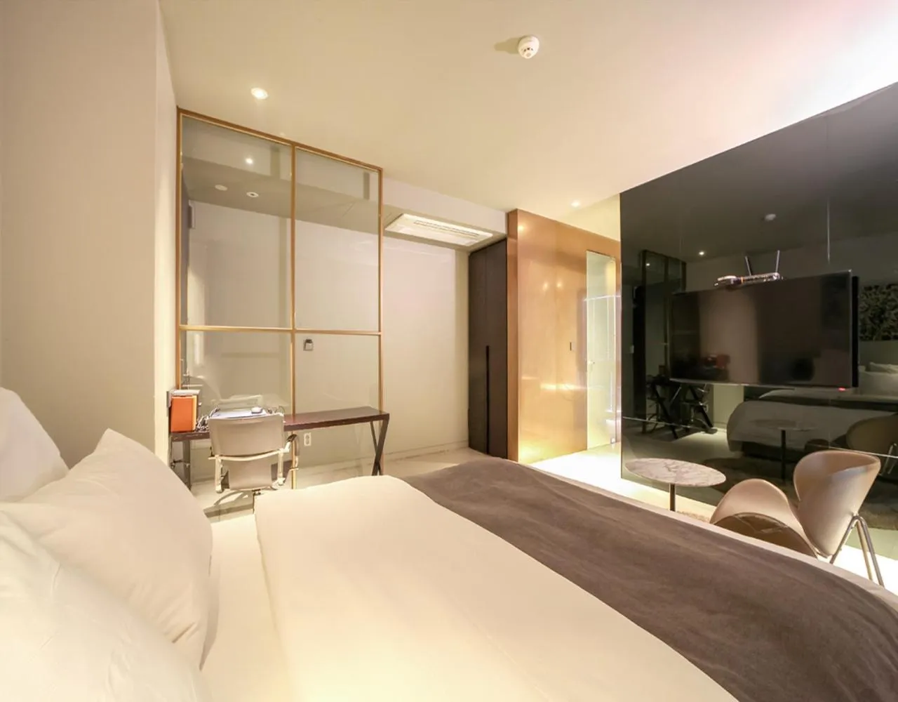 Bed in JS Boutique Hotel