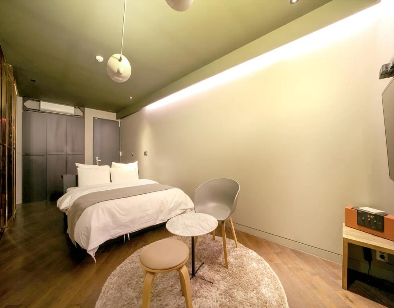 Bed in JS Boutique Hotel