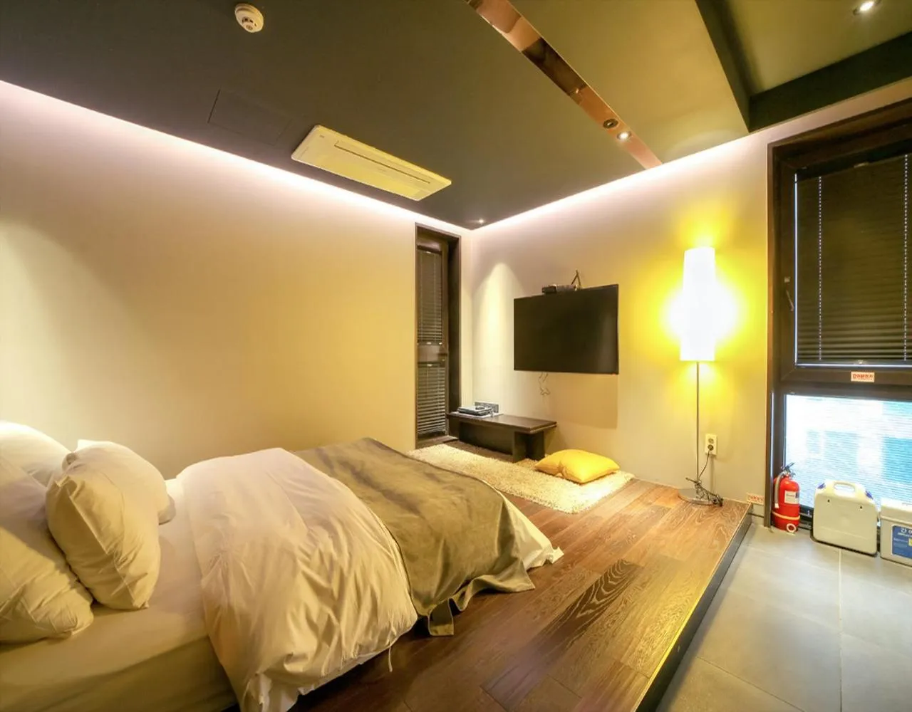 Bed in JS Boutique Hotel