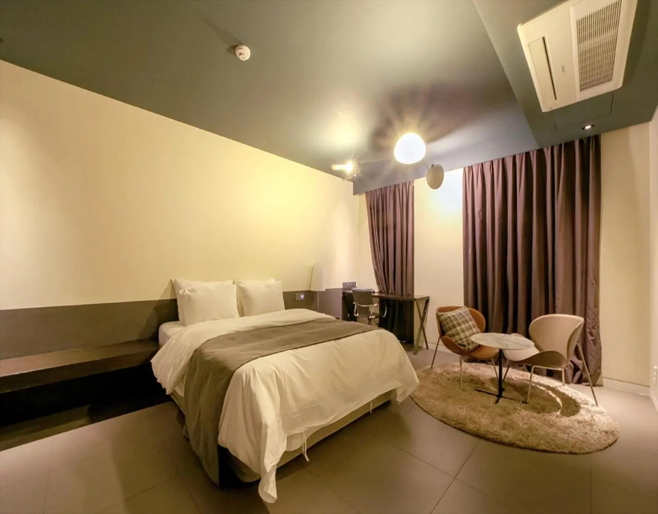 Bed in JS Boutique Hotel