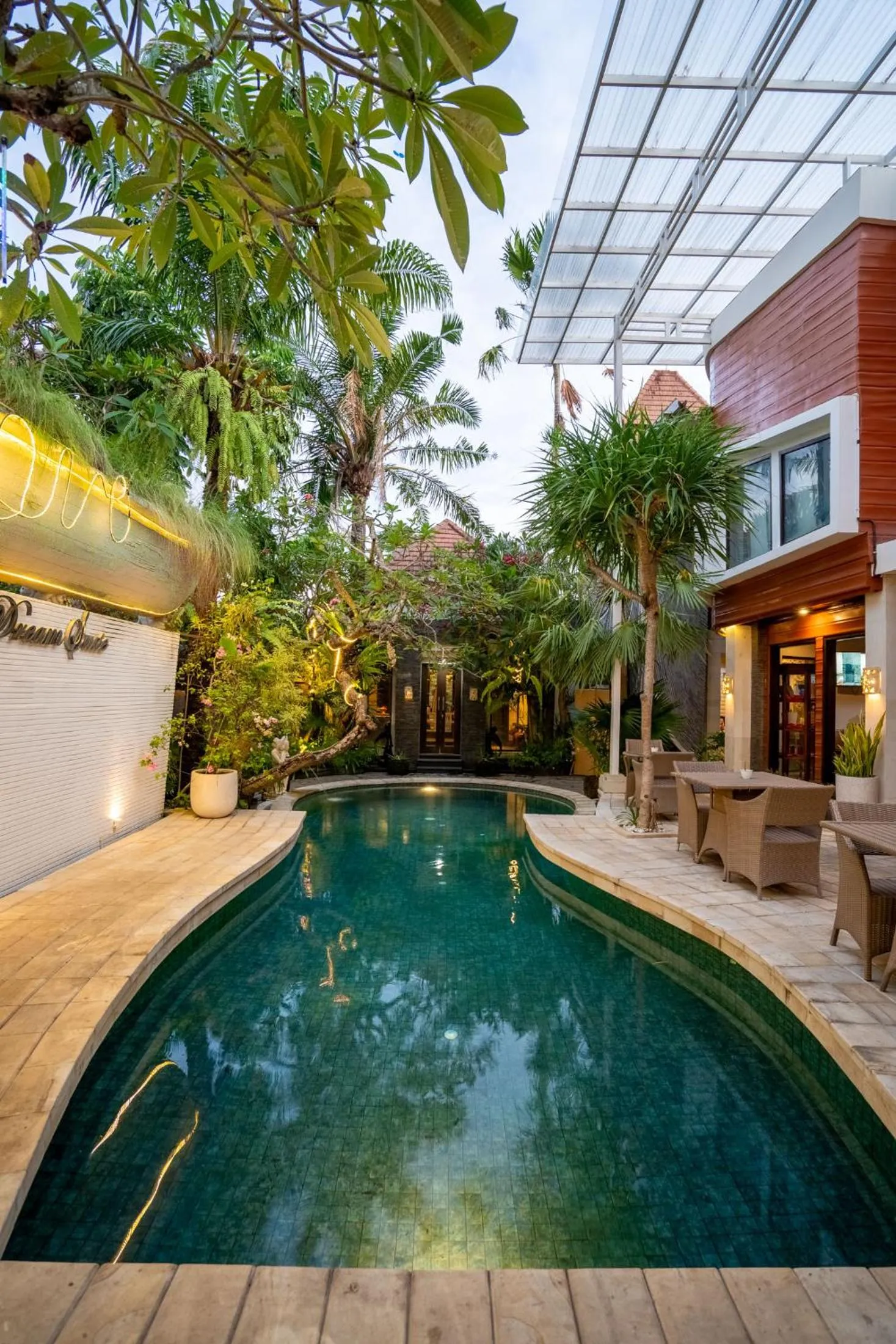 Restaurant/places to eat in The Bali Dream Suite Villa Seminyak