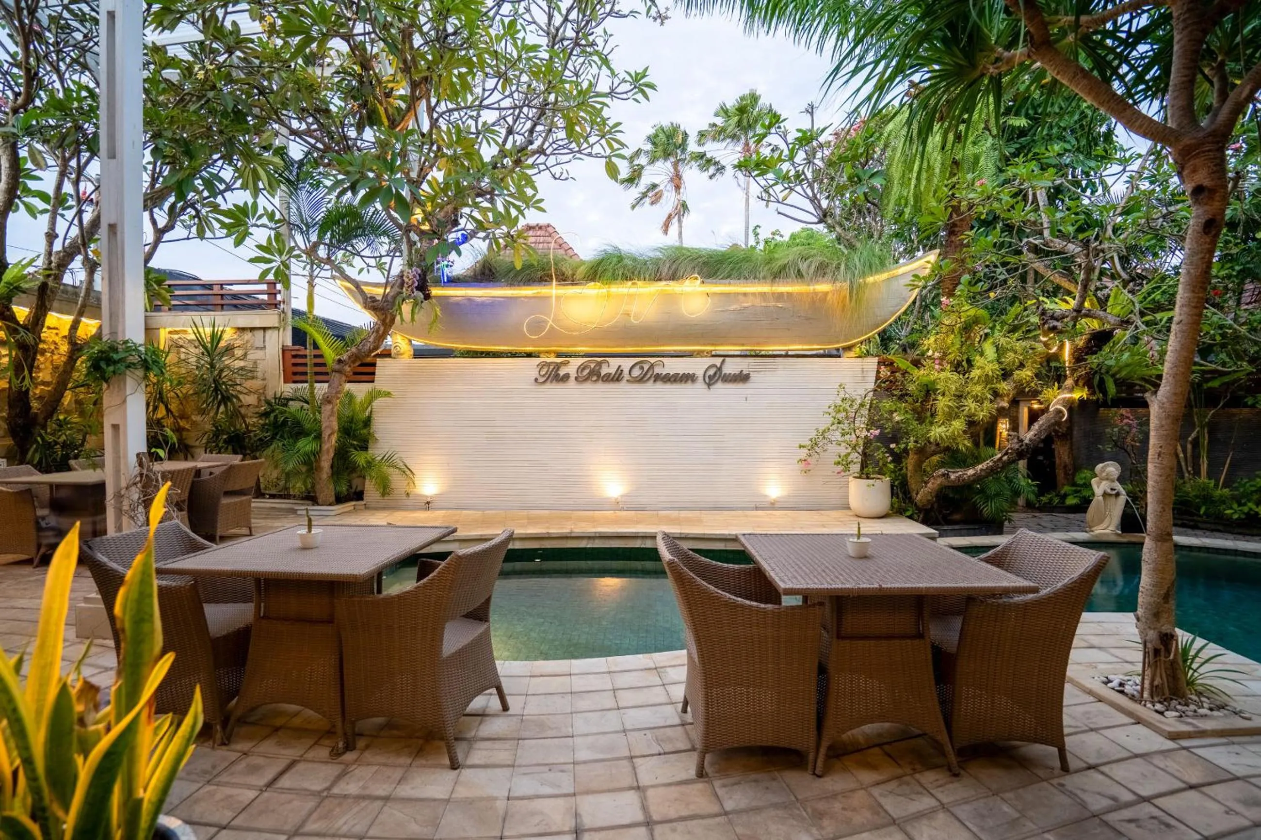 Restaurant/places to eat in The Bali Dream Suite Villa Seminyak