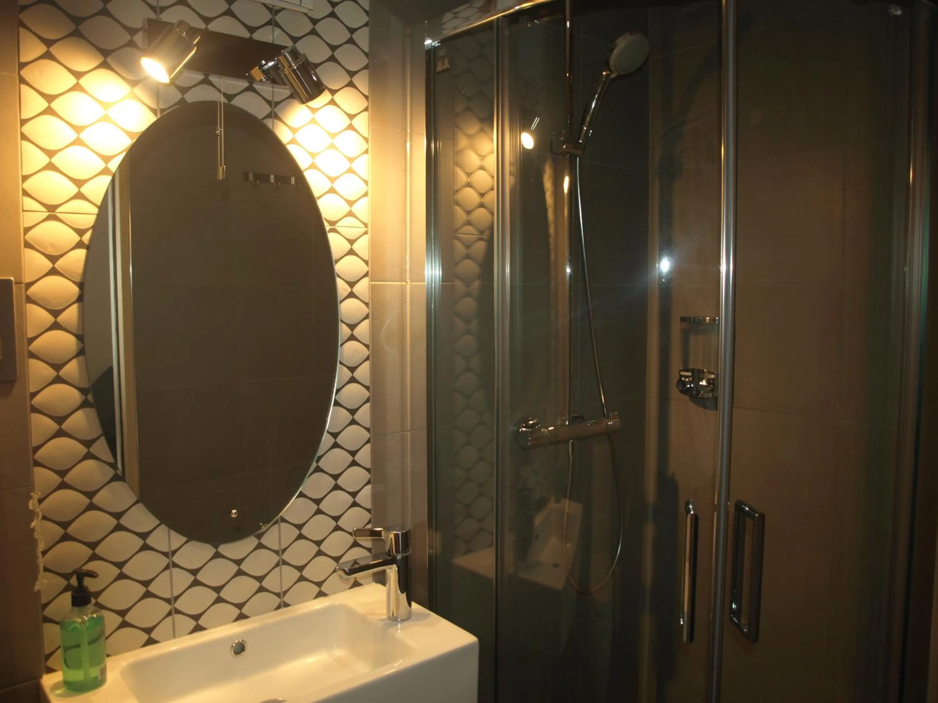 Shower in Chelsea House Hotel - B&B