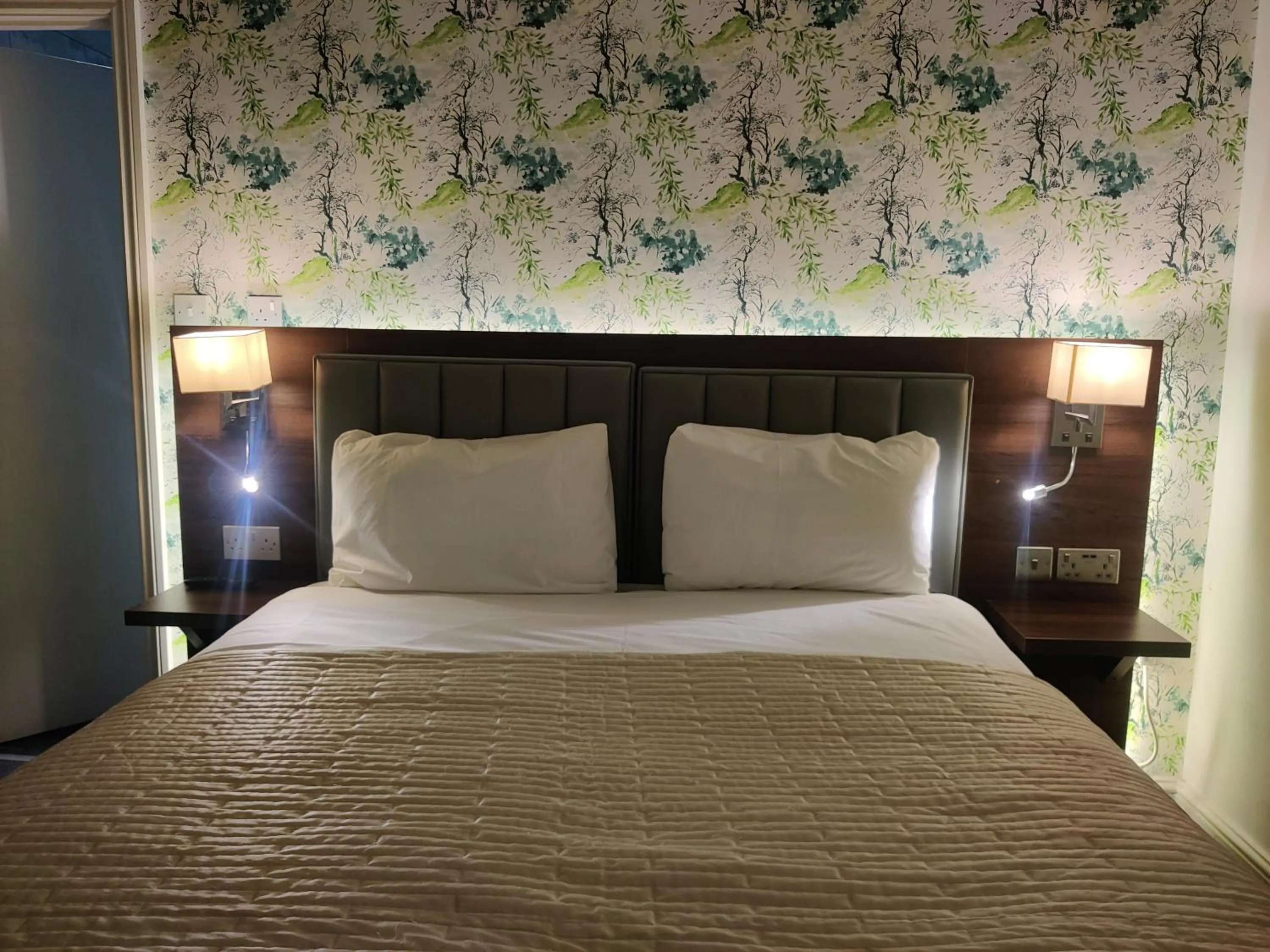 Bedroom, Bed in Chelsea House Hotel - B&B