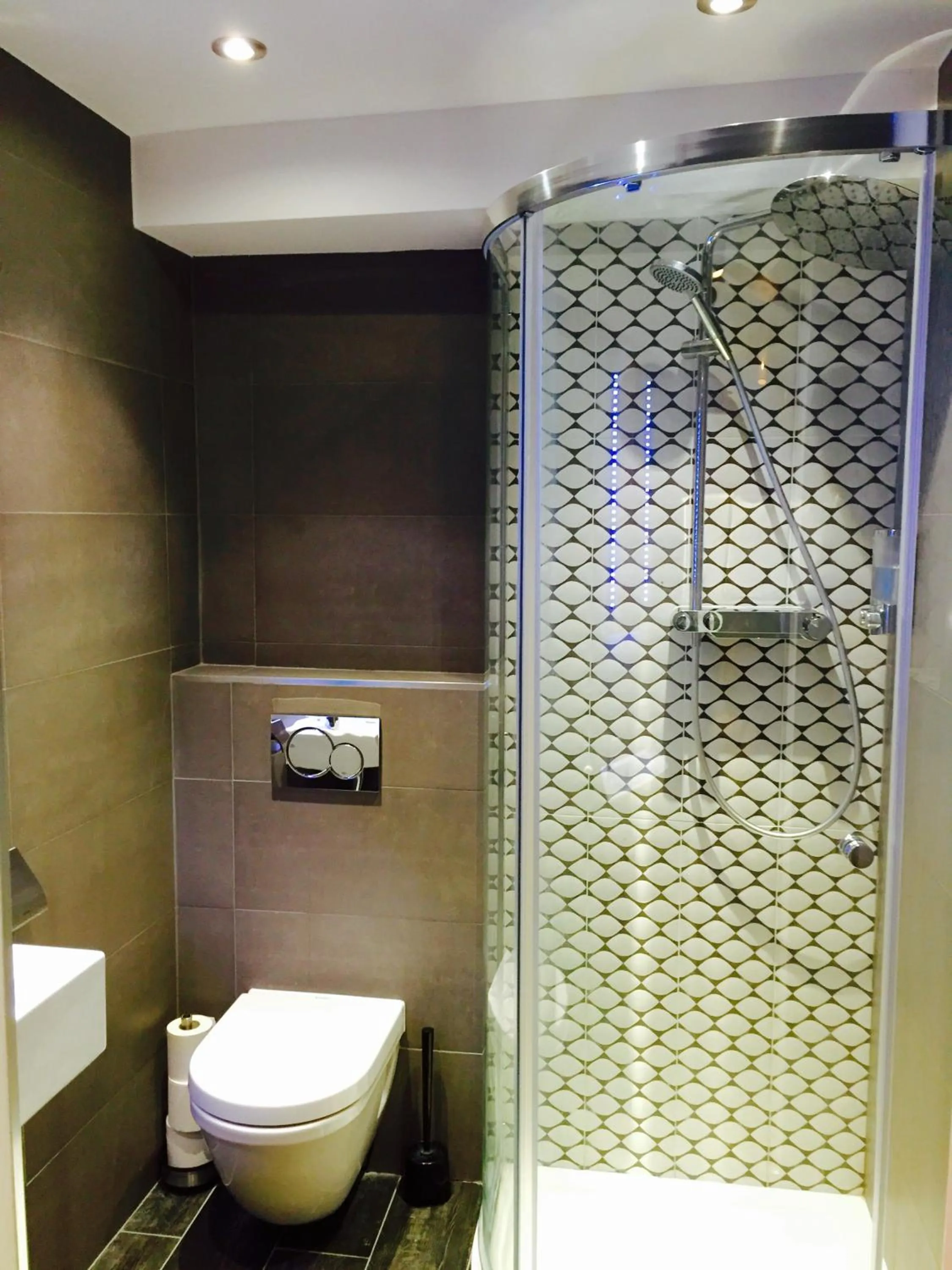 Shower in Chelsea House Hotel - B&B