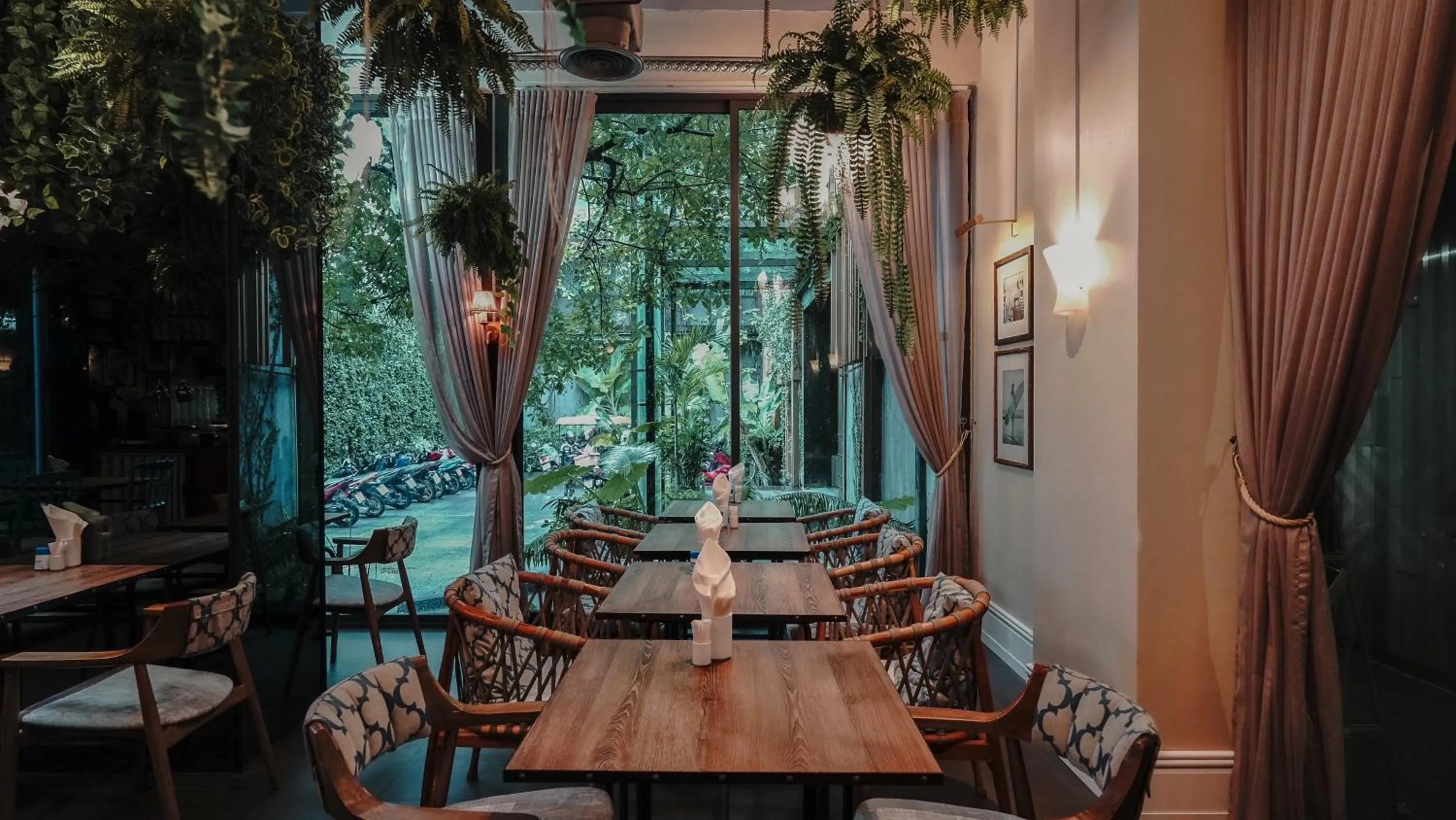 Restaurant/places to eat in Sugar Marina Hotel-SURF-Kata Beach