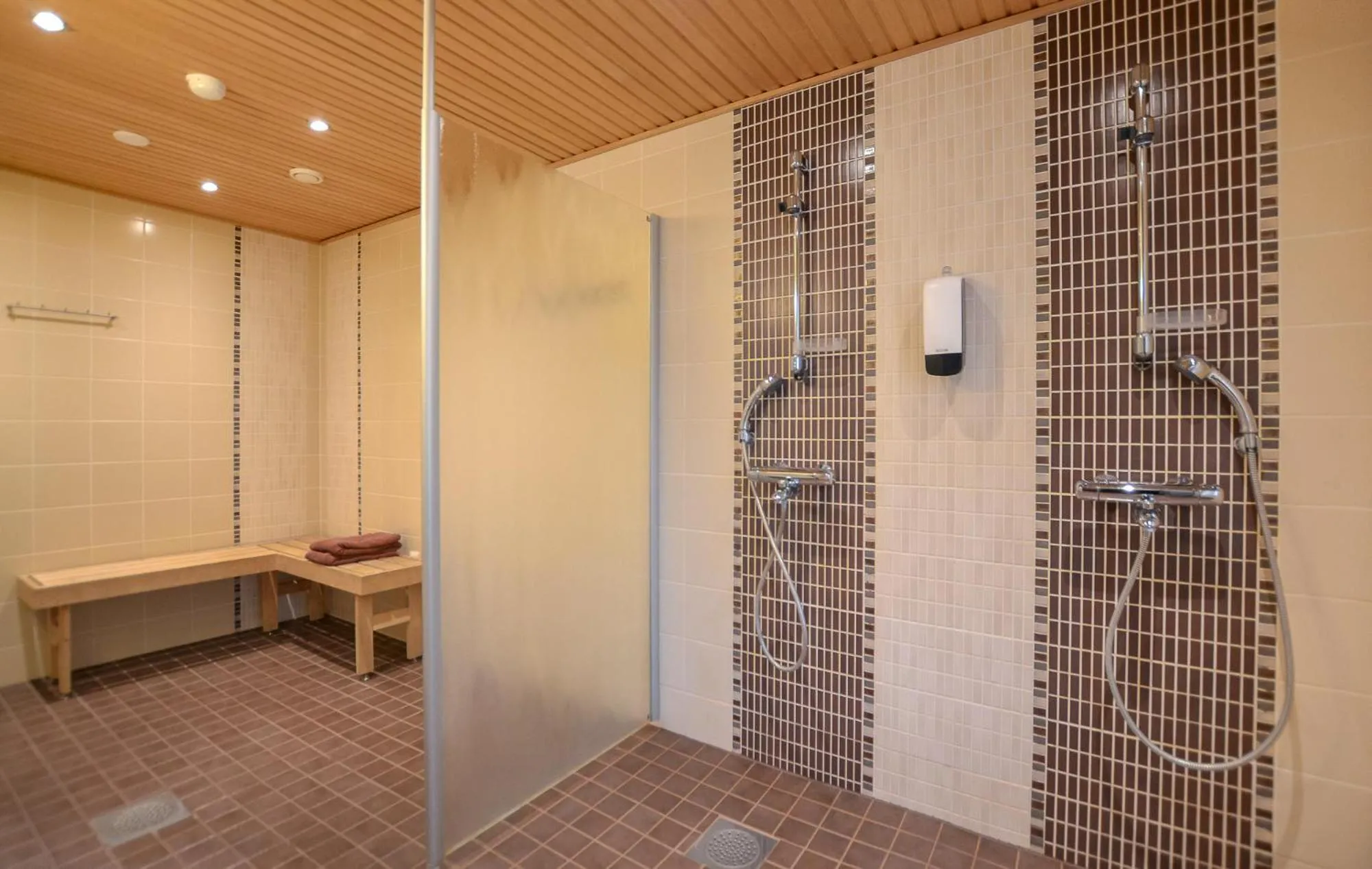 Shower in Tahko Hills