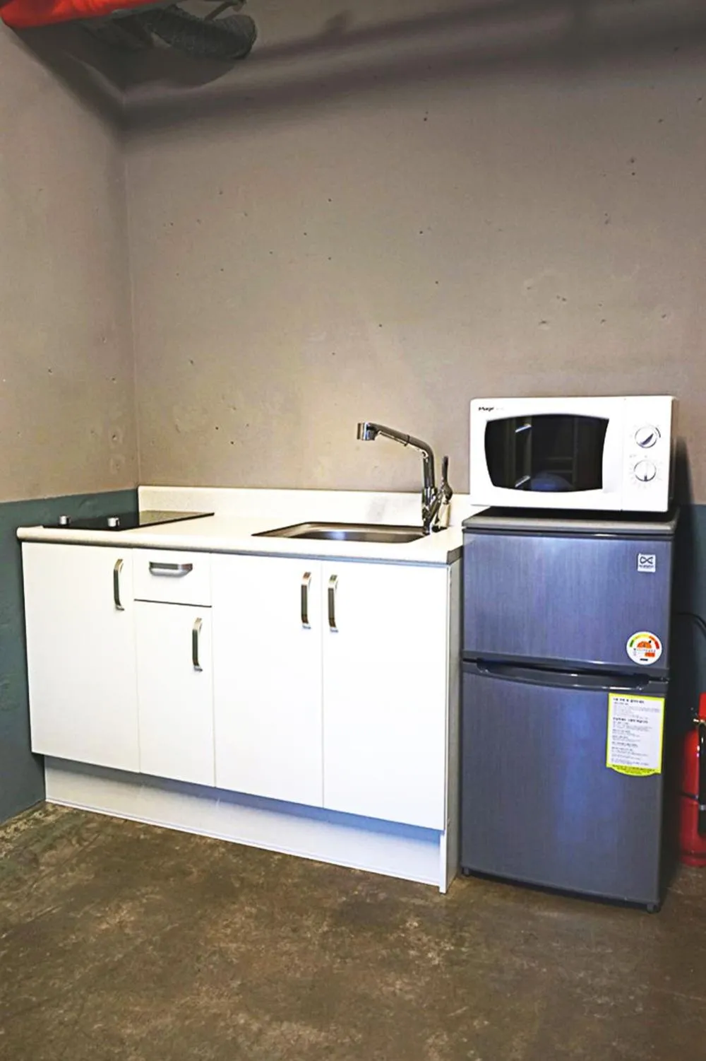 Kitchen or kitchenette in G Guesthouse Itaewon In Seoul