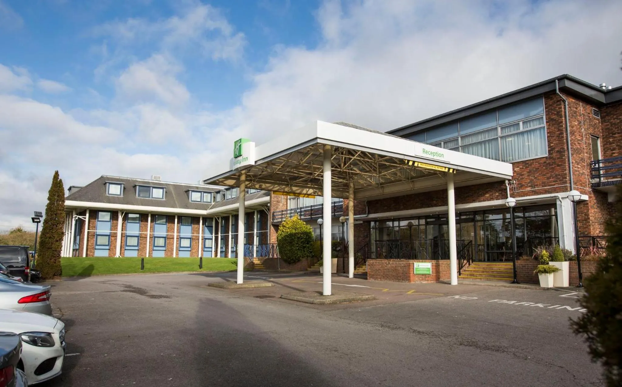 Property Building in Holiday Inn Luton South - M1 Junction 9