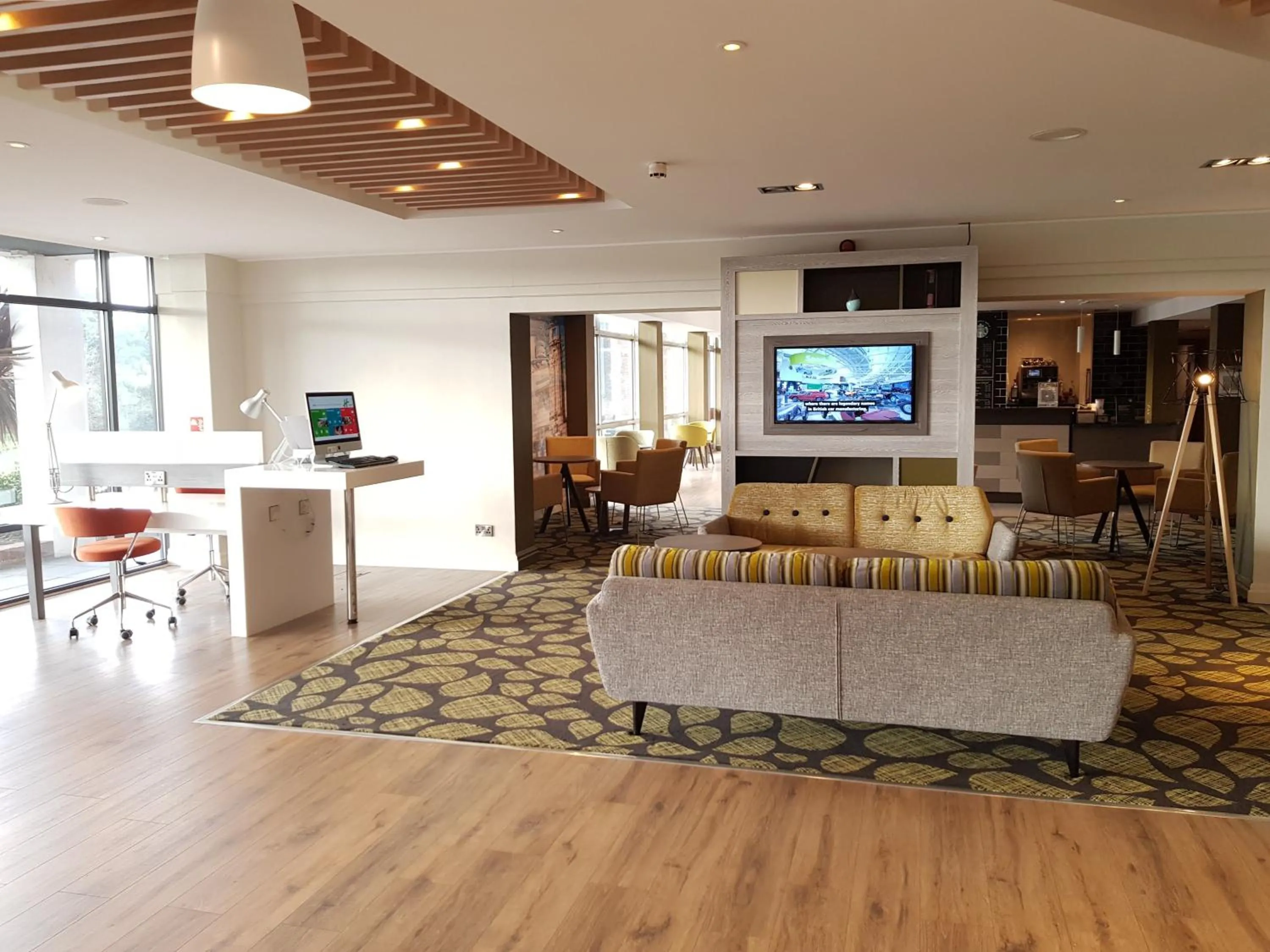 Property building in Holiday Inn Luton South - M1 Junction 9