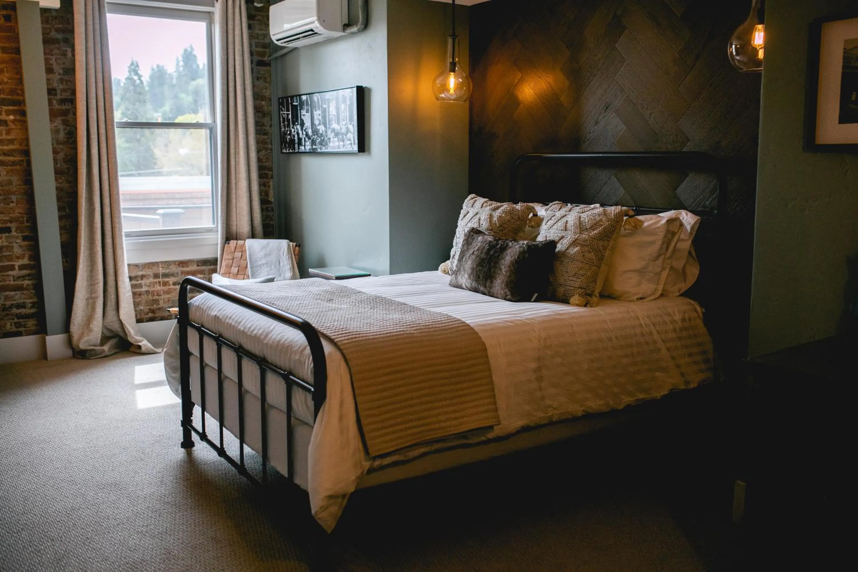 Bed in Historic Jacksonville Inn