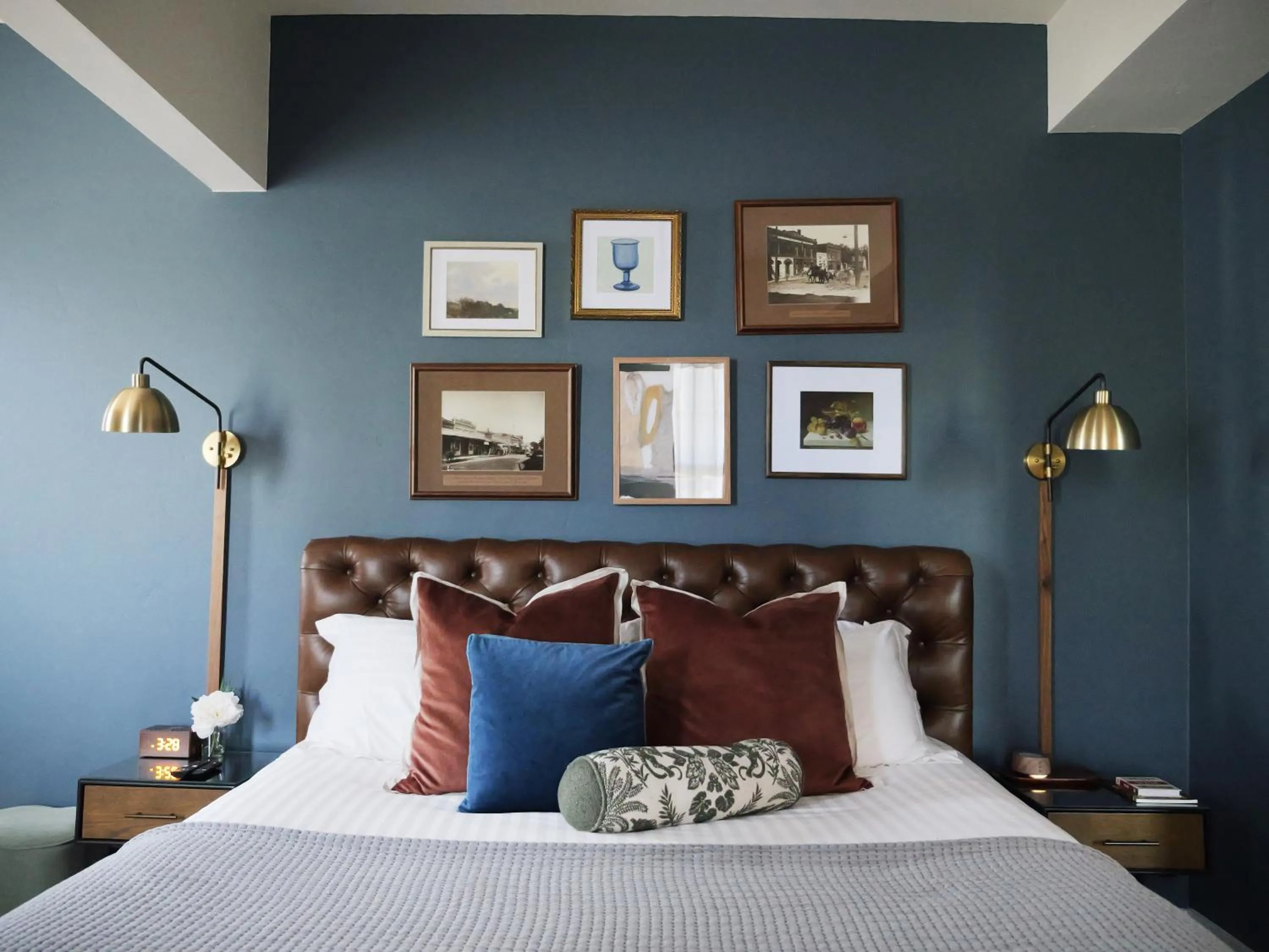 Bed in Historic Jacksonville Inn