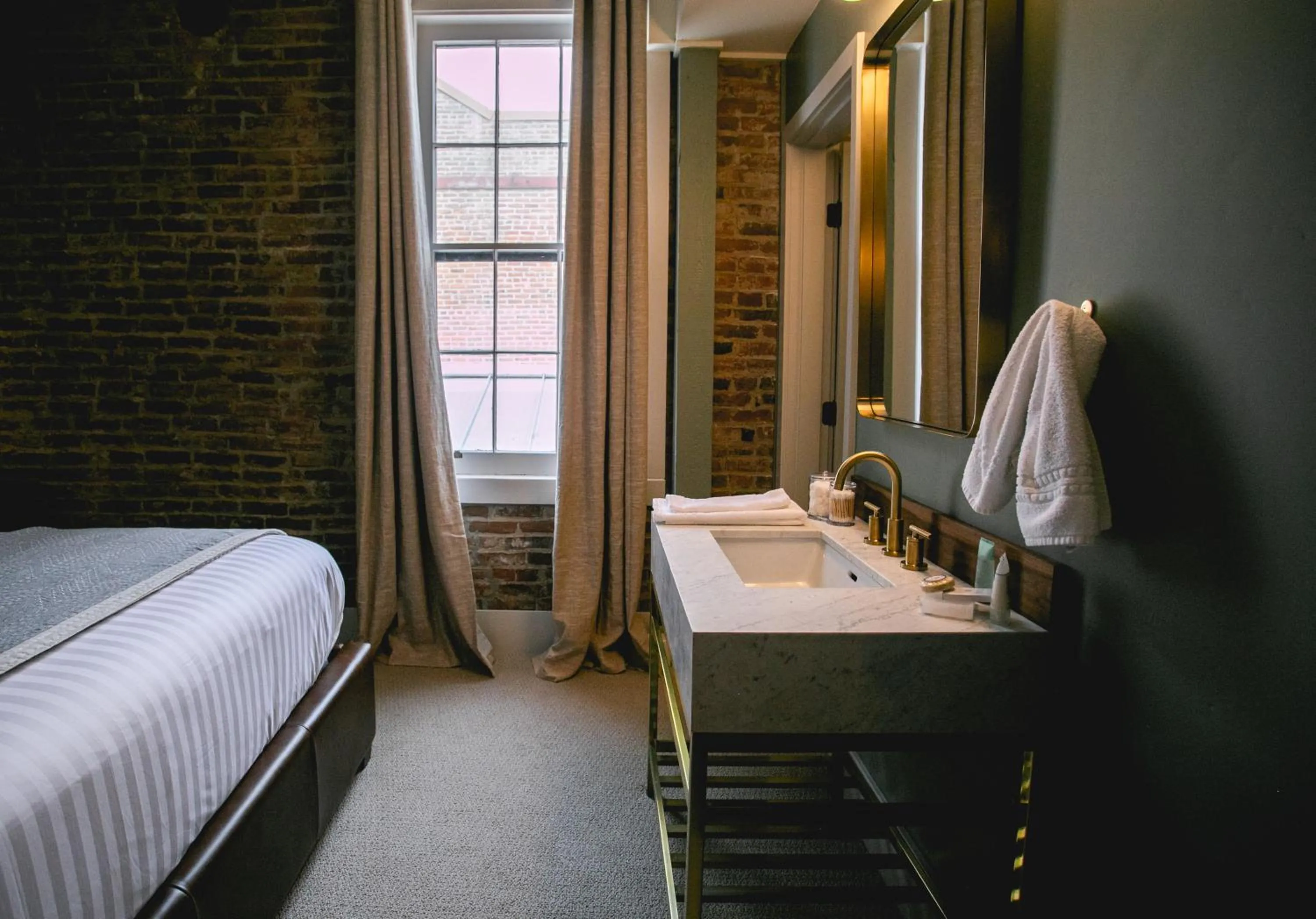 Bed in Historic Jacksonville Inn