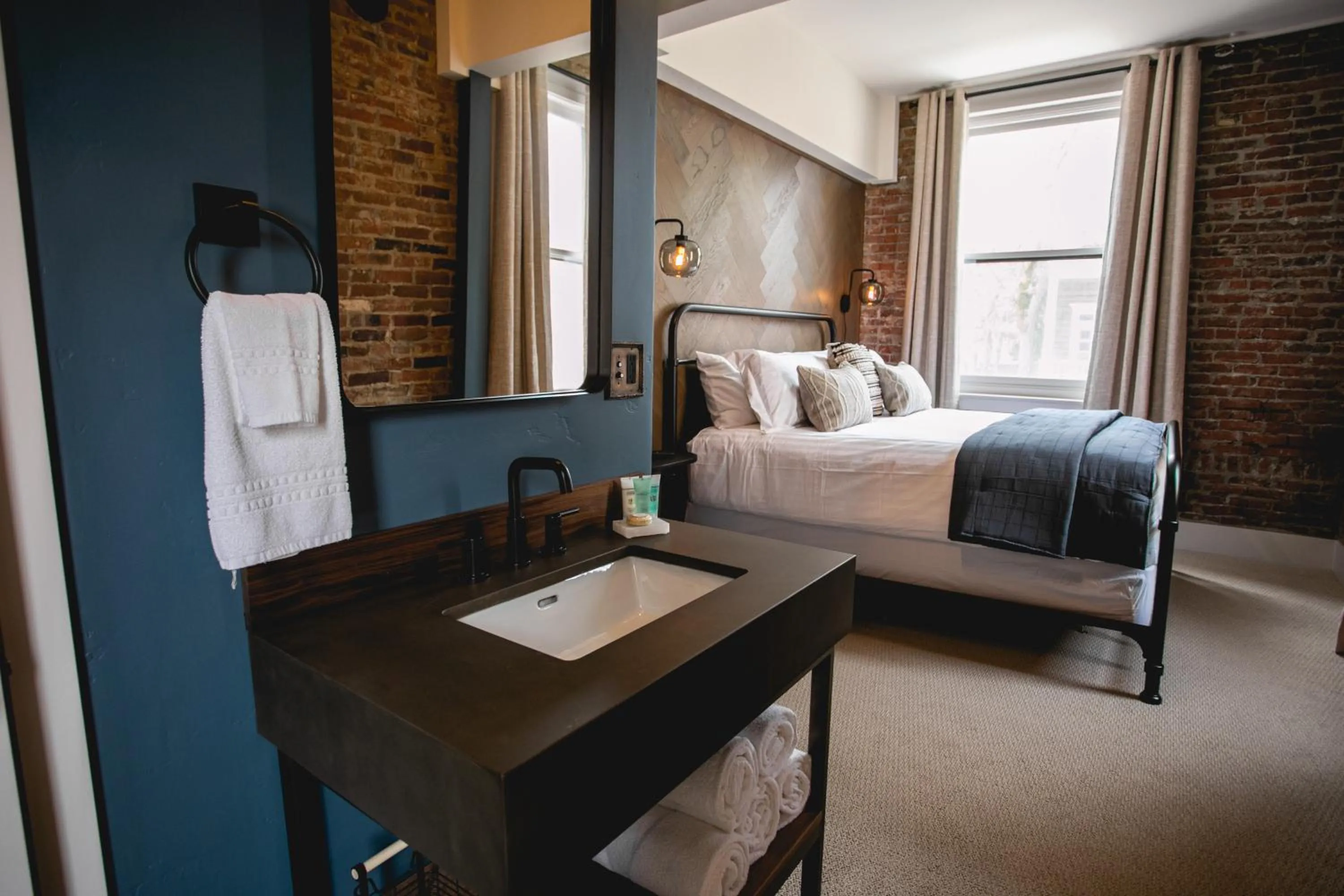 Bed in Historic Jacksonville Inn