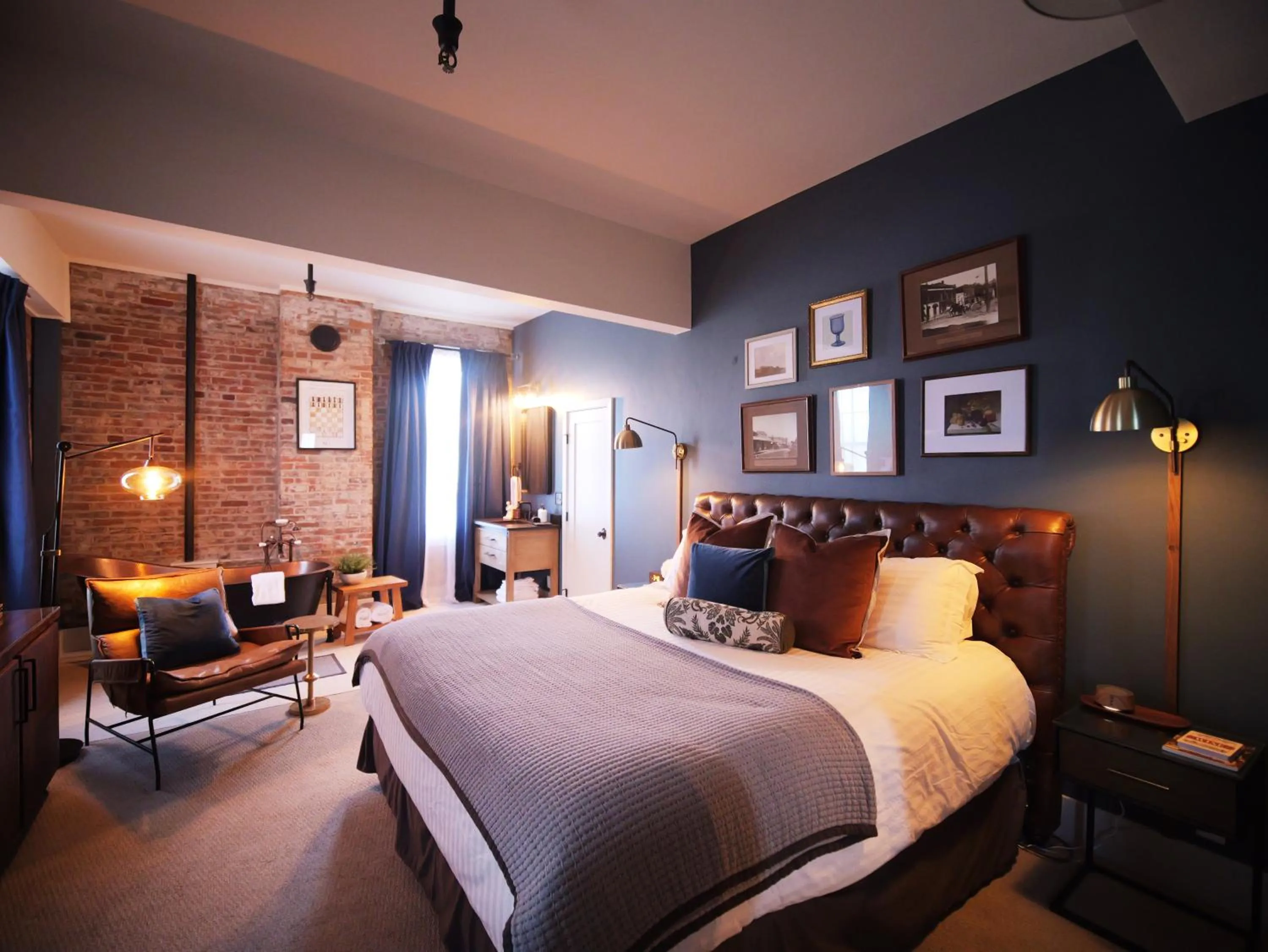 Bed in Historic Jacksonville Inn