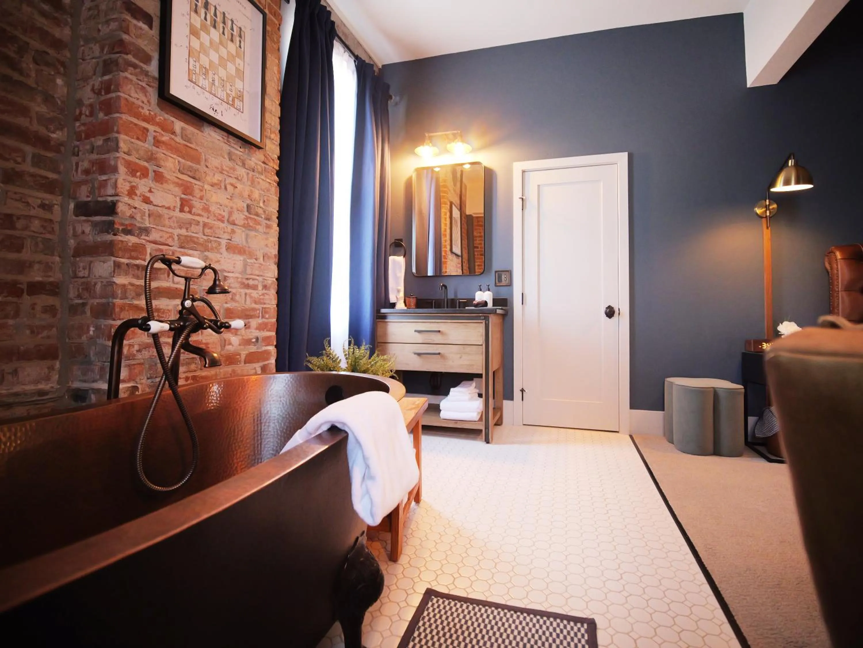 Bed in Historic Jacksonville Inn