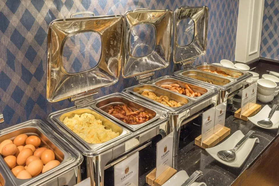 Breakfast in Parkhotel Tjaarda