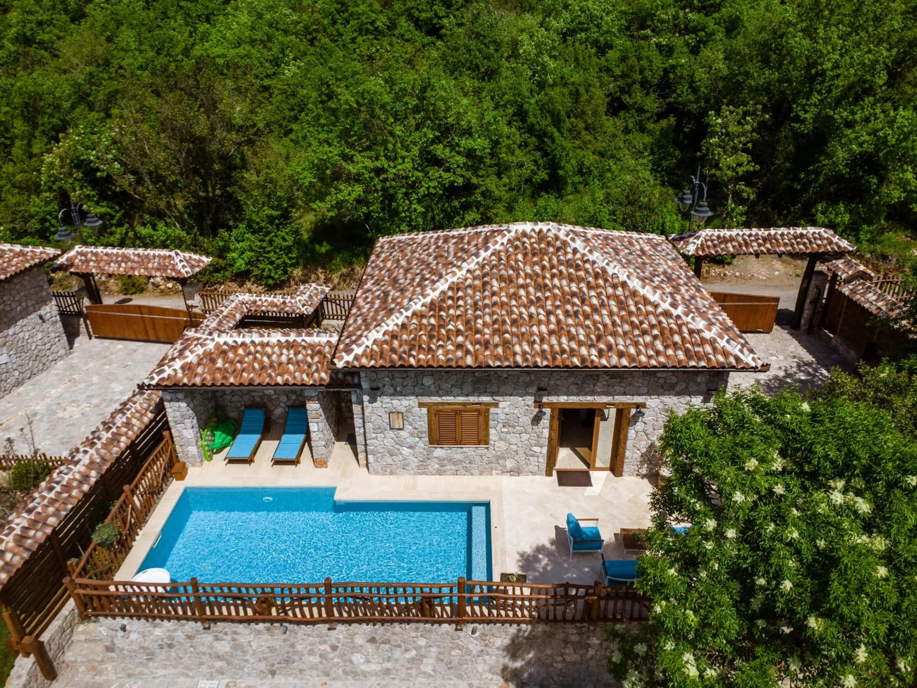 Carevic Resort & Villas