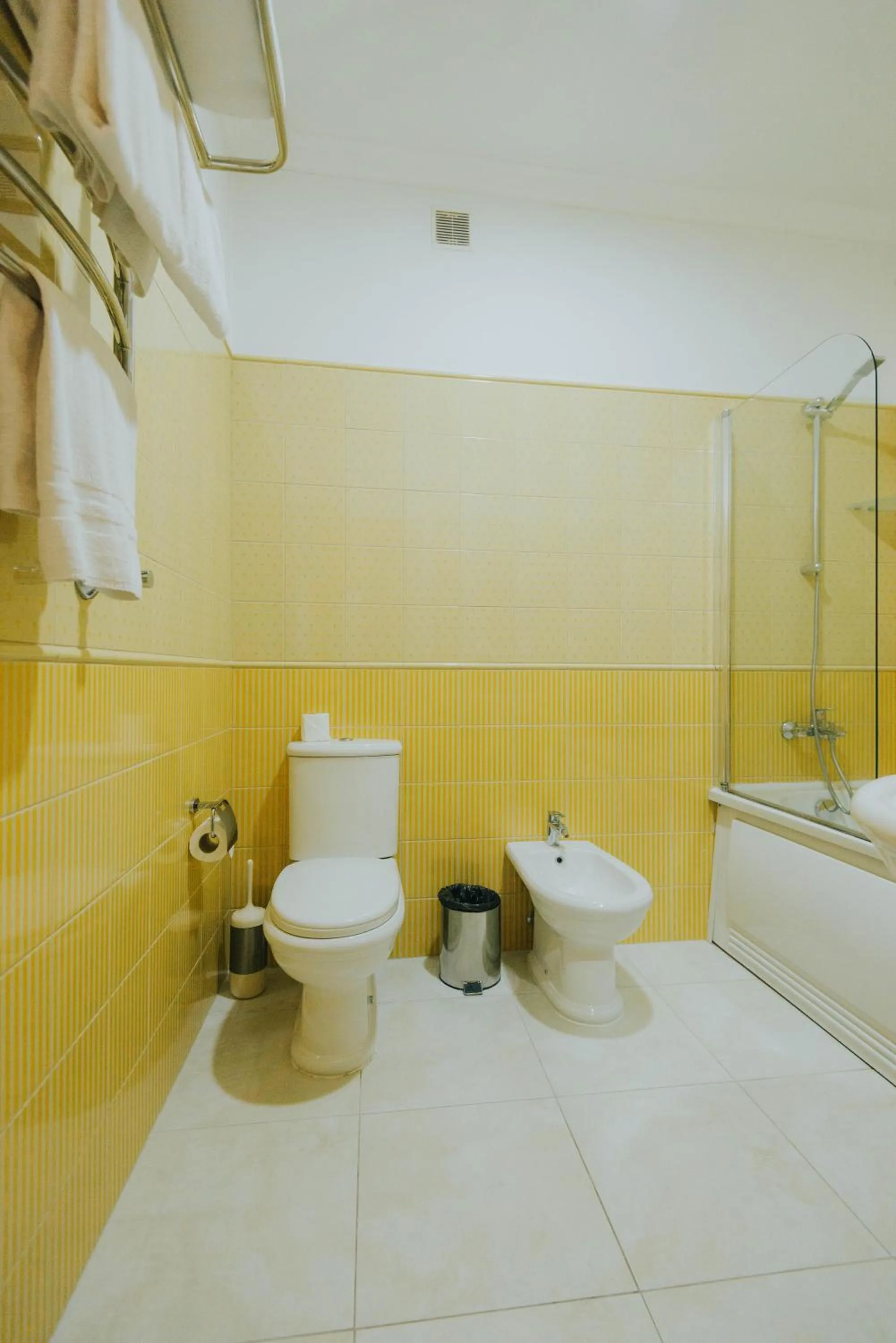 Bathroom in Premier Geneva Hotel