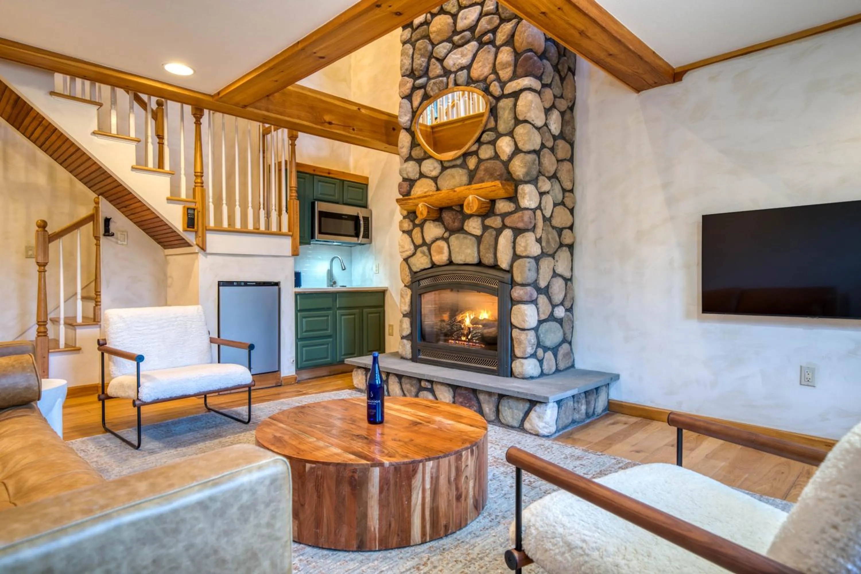Living room in The Haüs Windham - Spacious Suites, Hot Tub, Mountain Views!