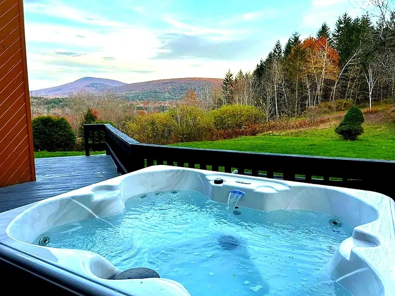The Haüs Windham - Spacious Suites, Hot Tub, Mountain Views!