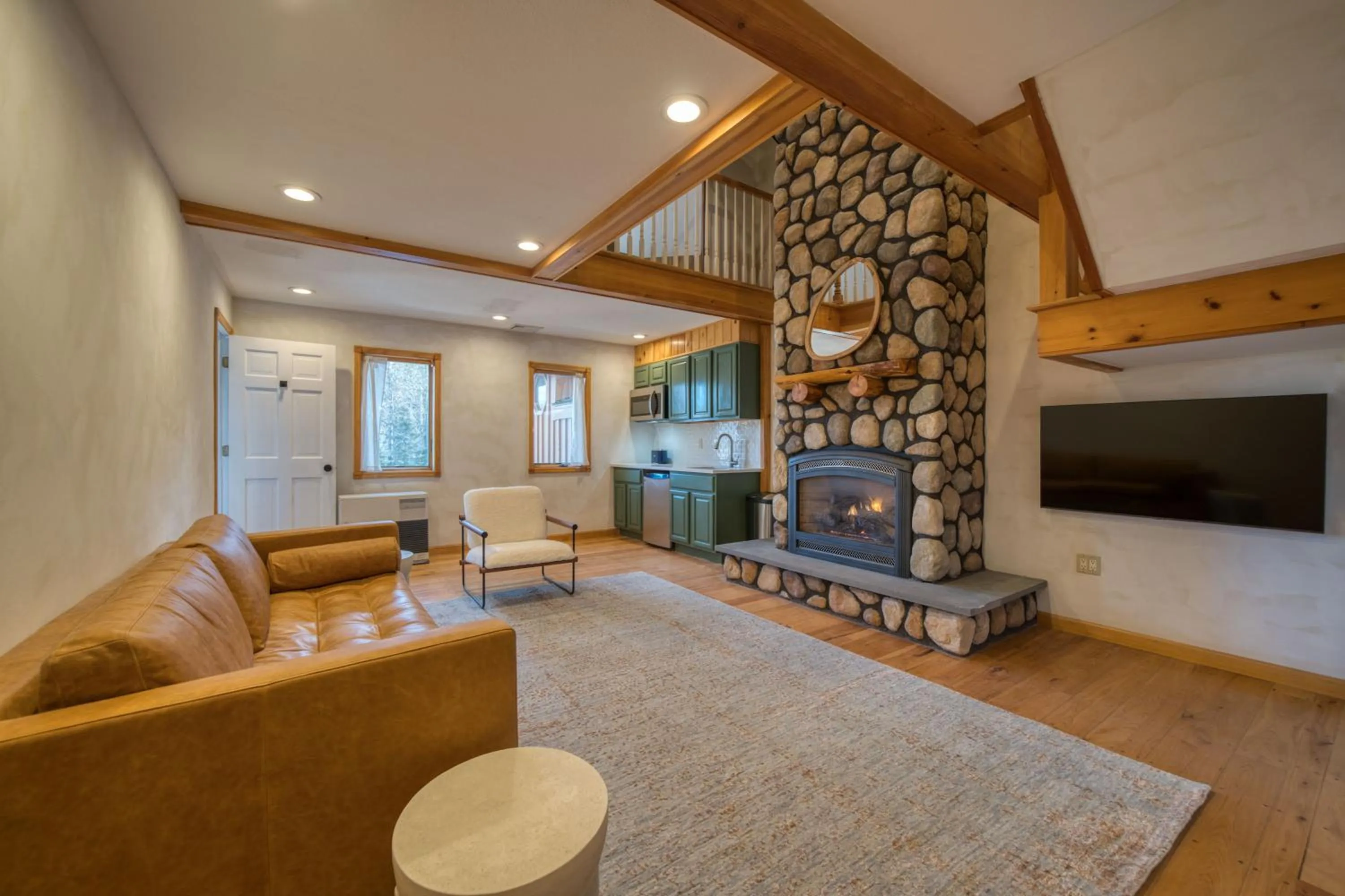 TV and multimedia in The Haüs Windham - Spacious Suites, Hot Tub, Mountain Views!