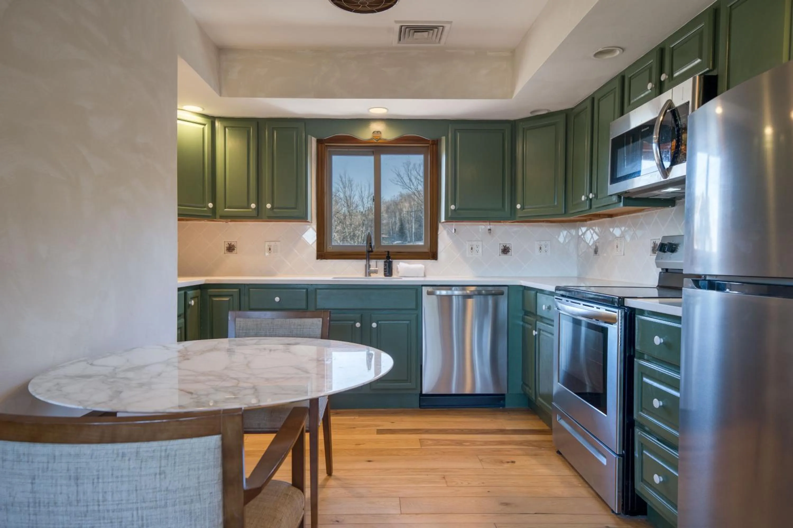 Kitchen or kitchenette in The Haüs Windham - Spacious Suites, Hot Tub, Mountain Views!