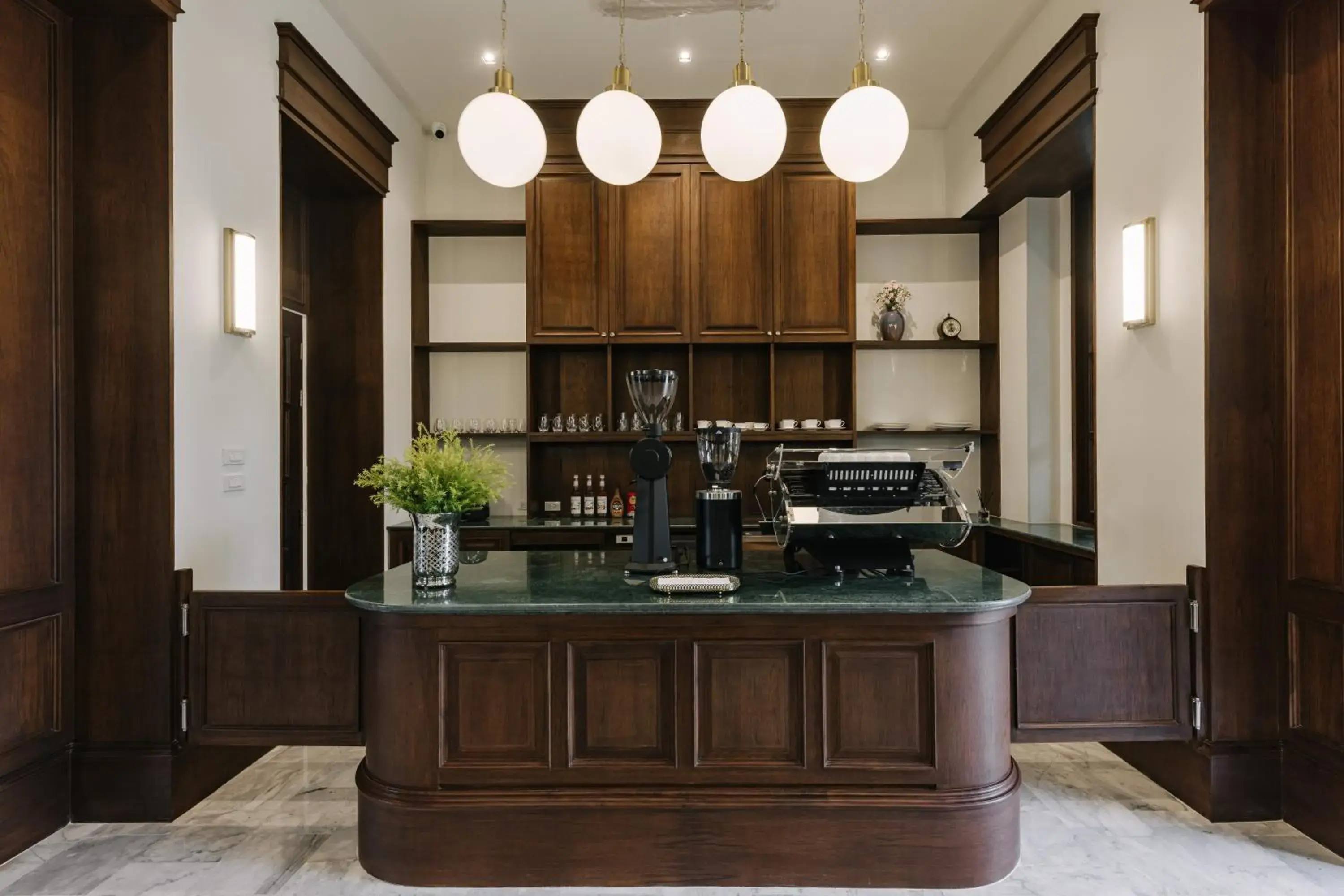 Restaurant/places to eat in Coucou Hotel Restaurant/places to eat in Coucou Hotel