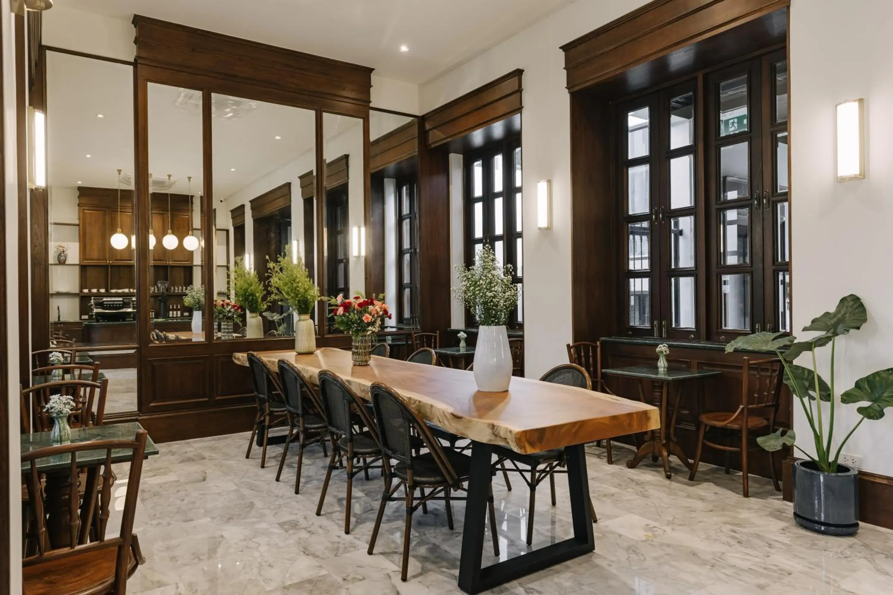 Restaurant/places to eat in Coucou Hotel Restaurant/places to eat in Coucou Hotel