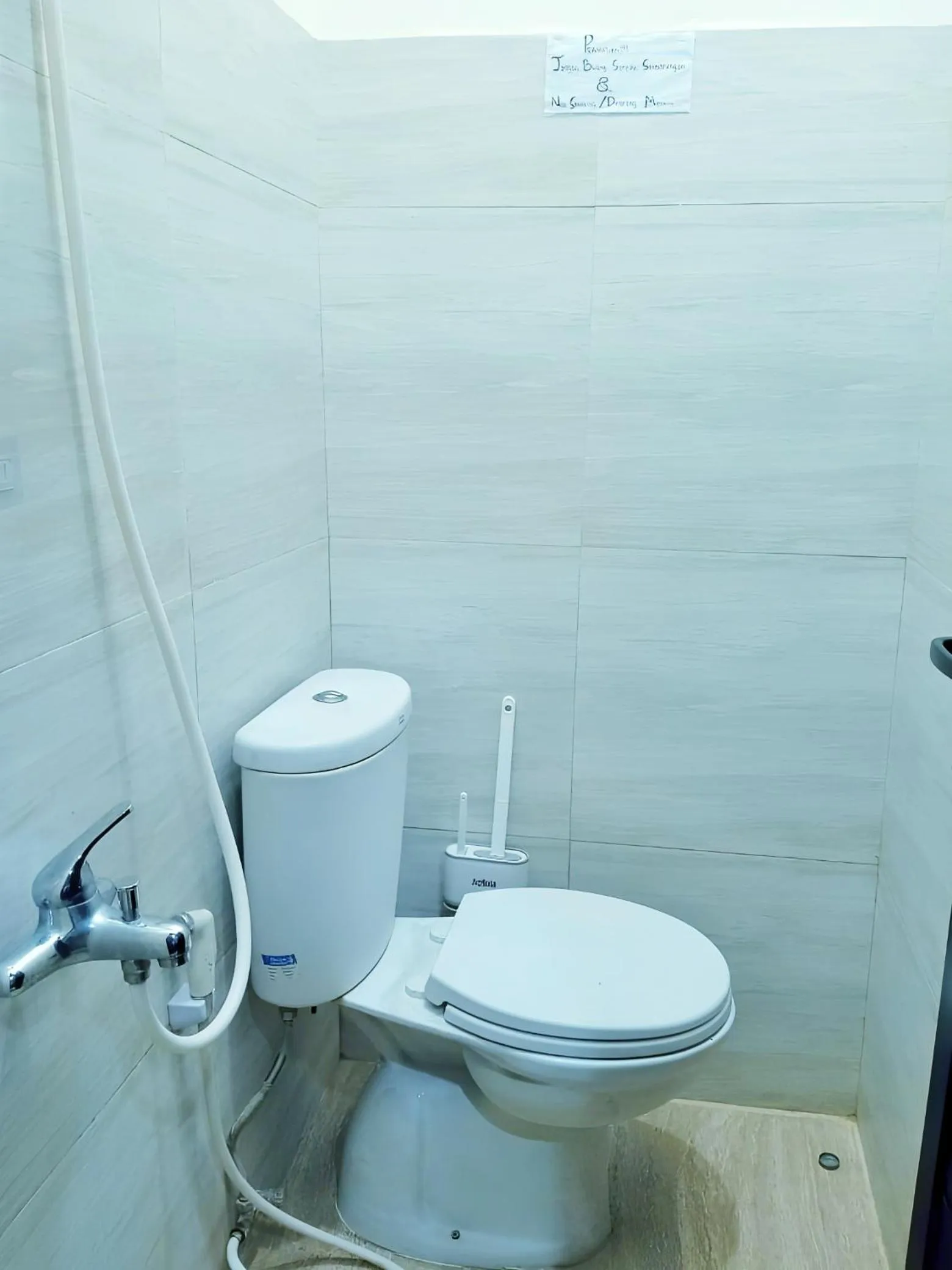 Toilet in De Patuk Homestay