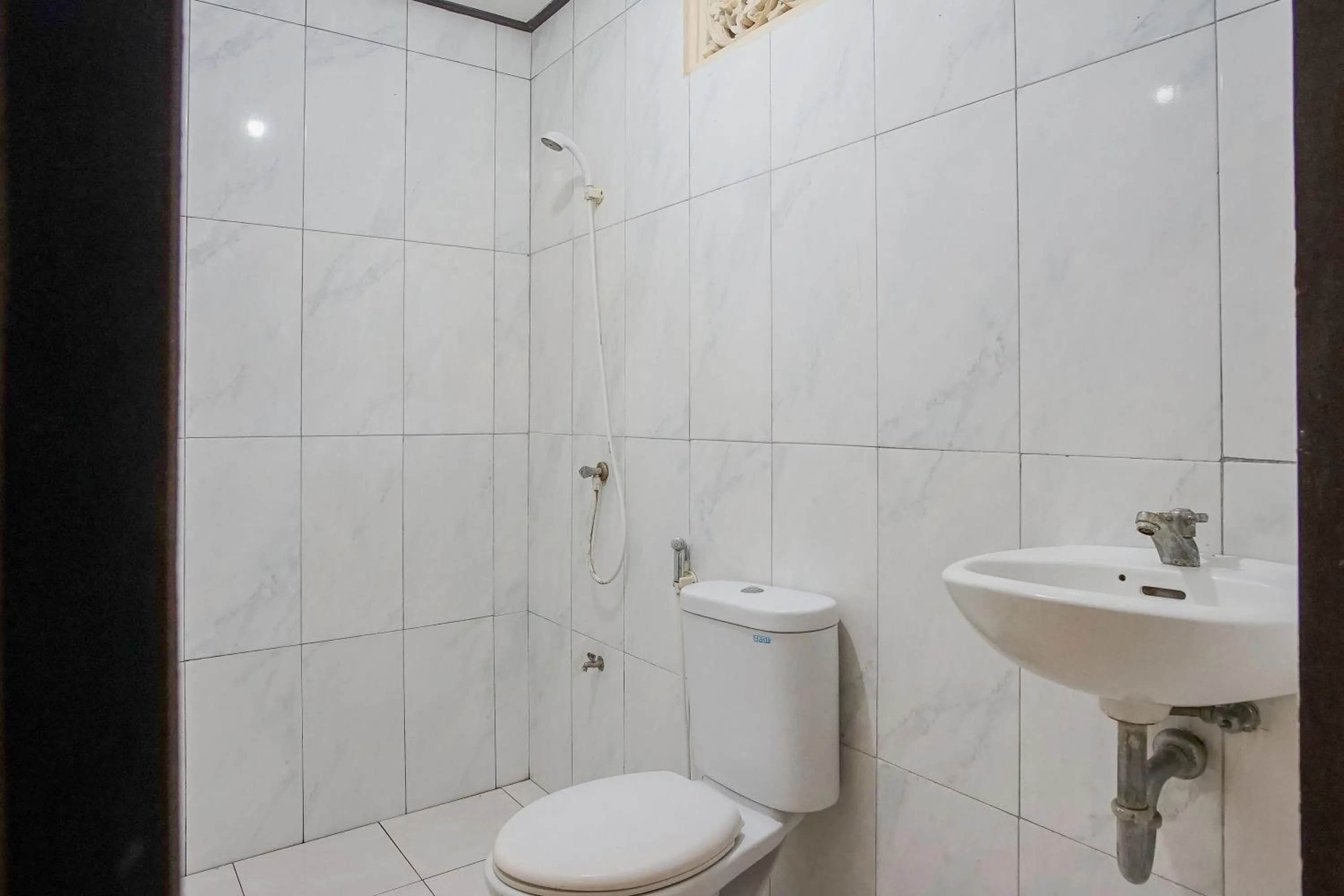 Bathroom in Mahendra Beach Inn