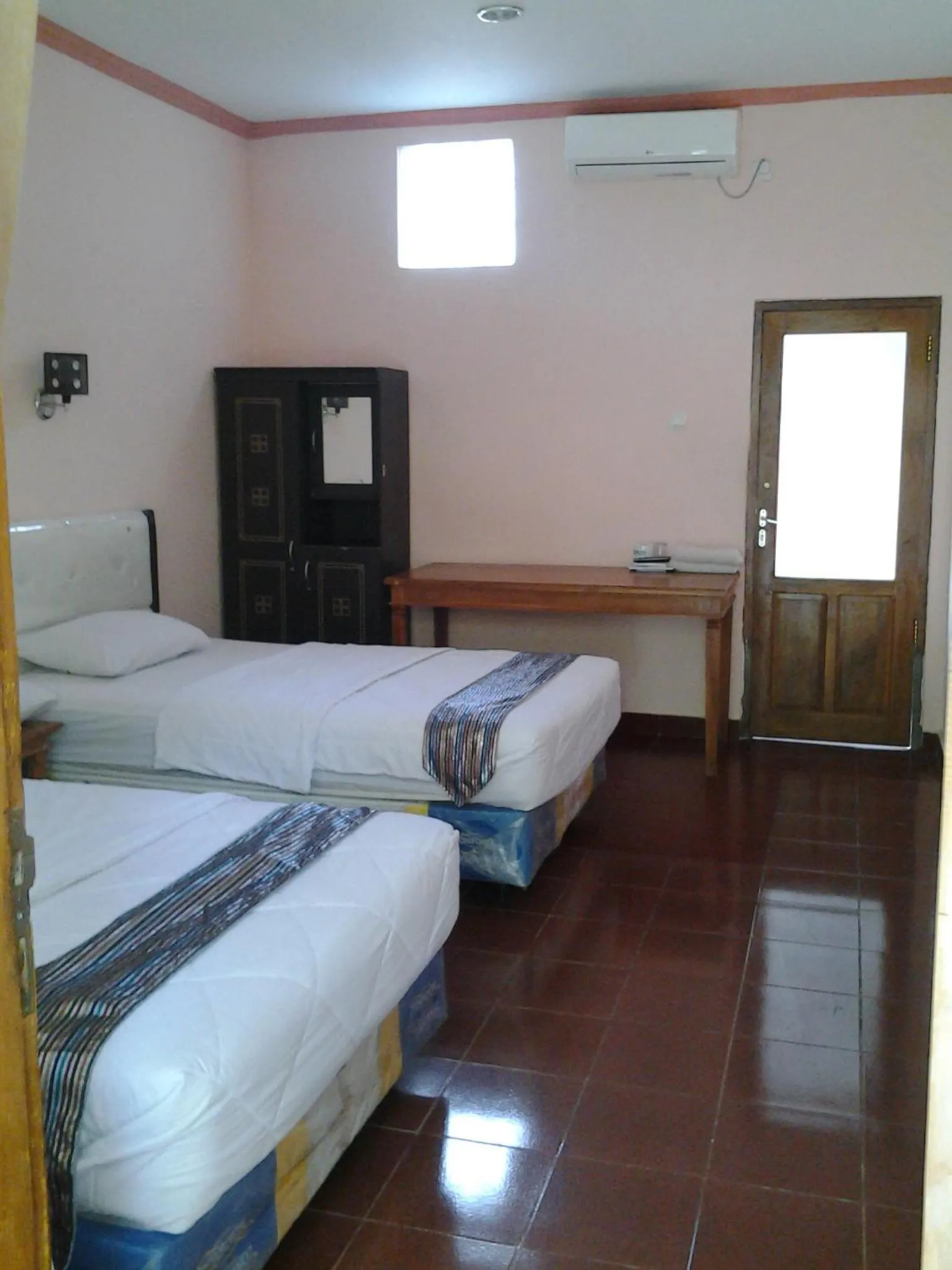 Bed in Mahendra Beach Inn