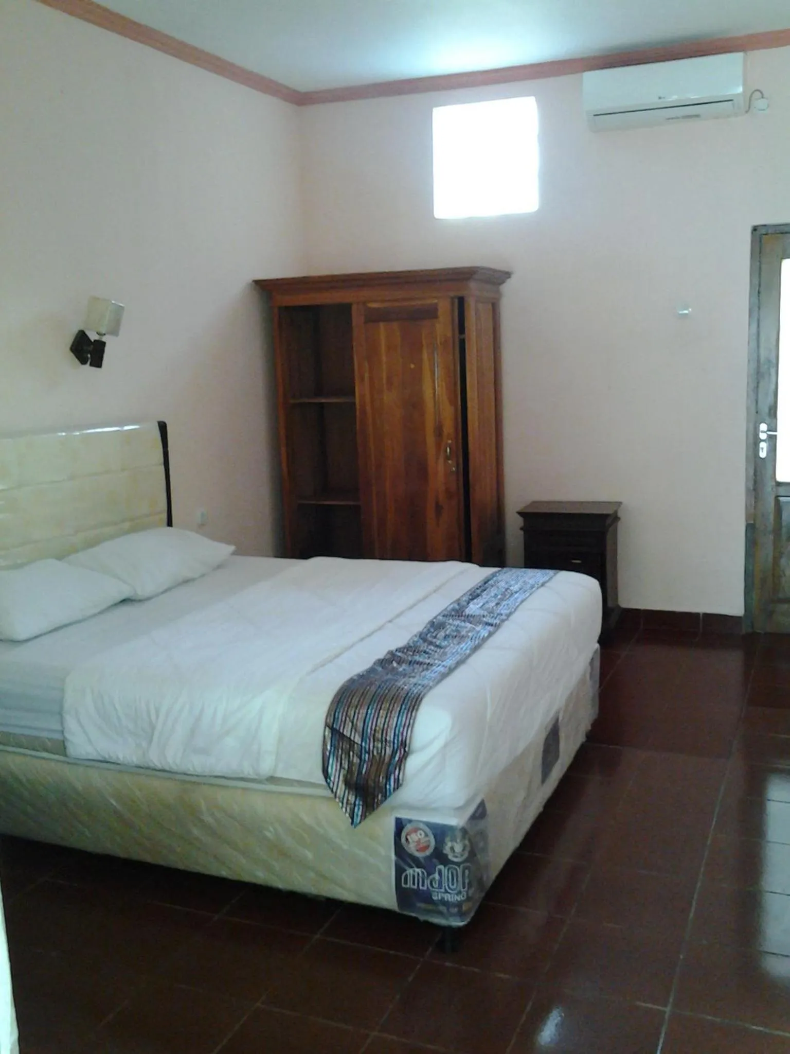 Bed in Mahendra Beach Inn