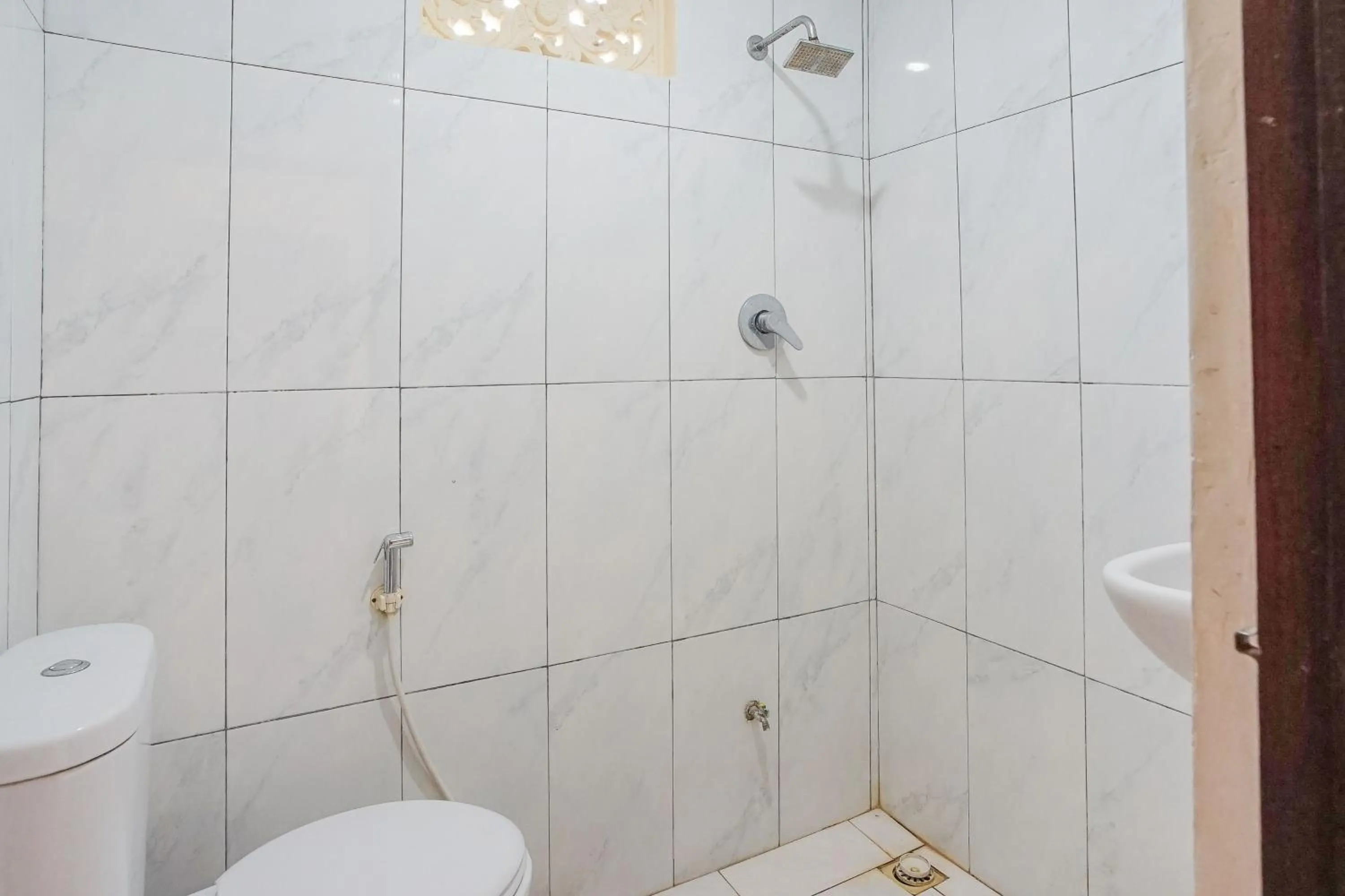 Bathroom in Mahendra Beach Inn