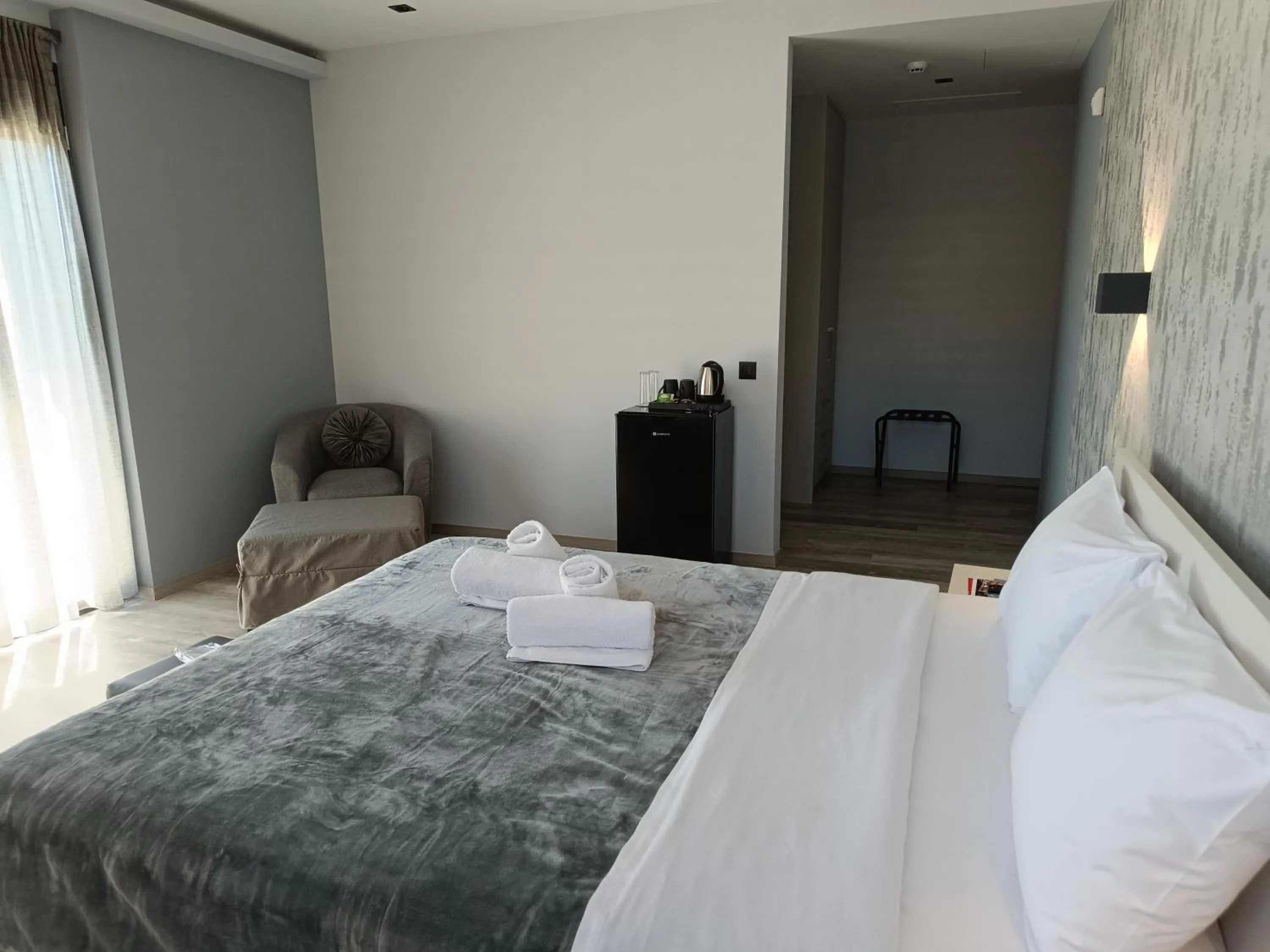 Bed in Oikos 9 Rooms and Suites