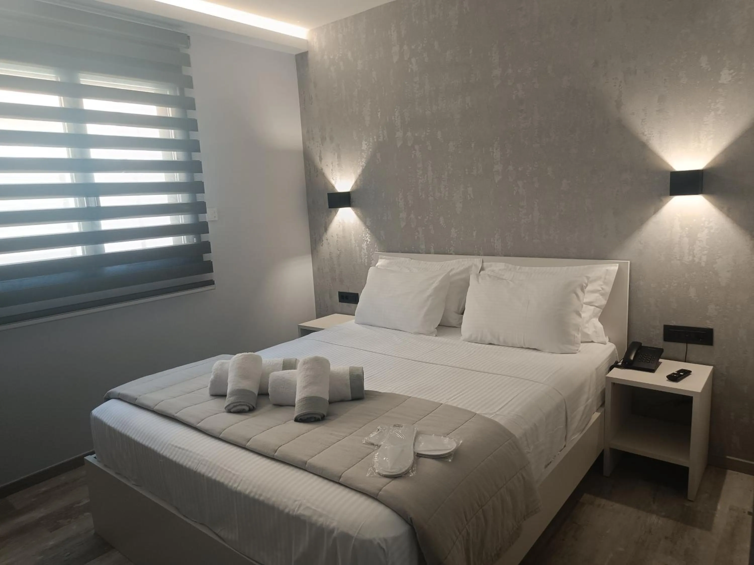 Bed in Oikos 9 Rooms and Suites