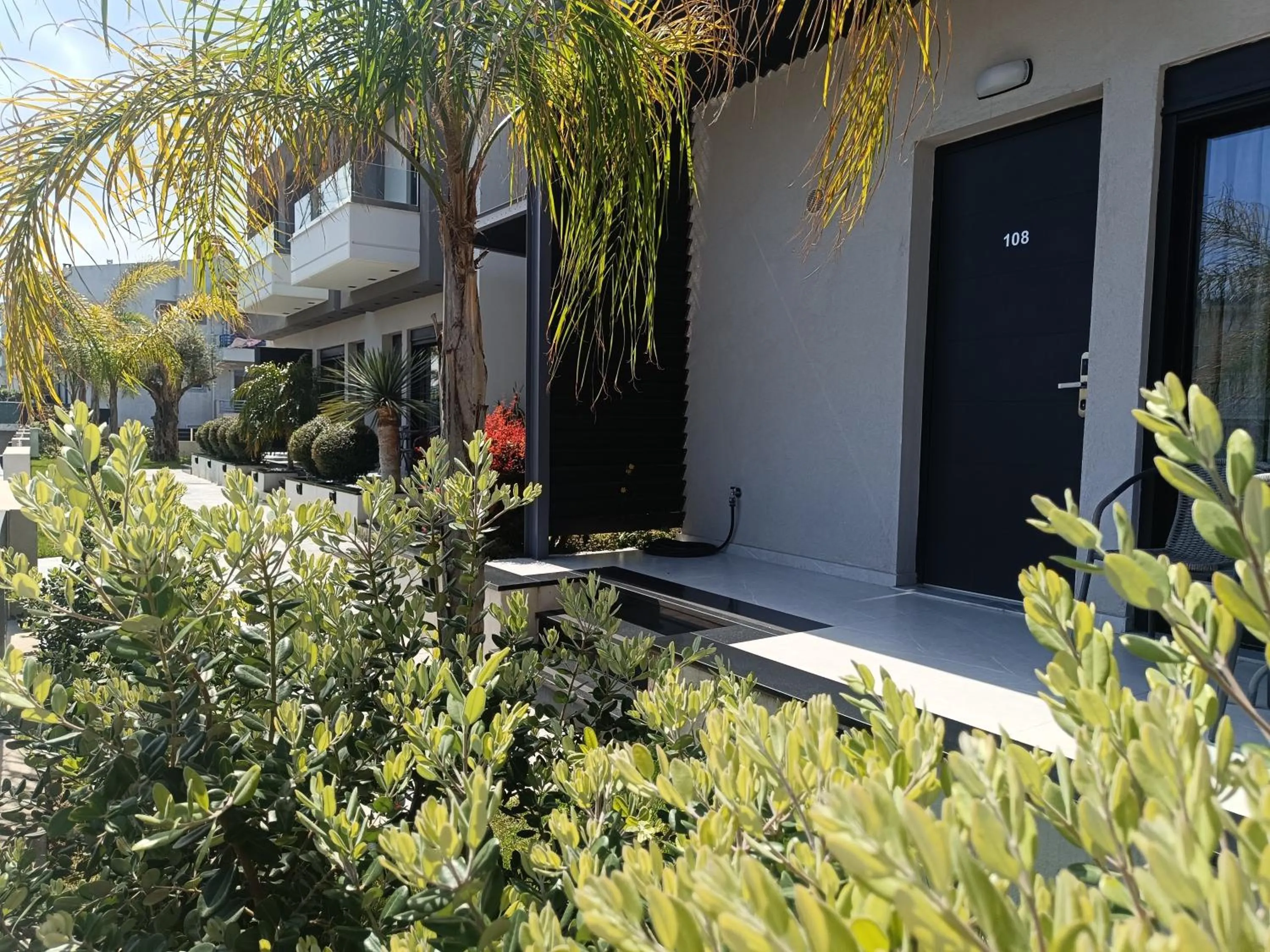 Property building in Oikos 9 Rooms and Suites