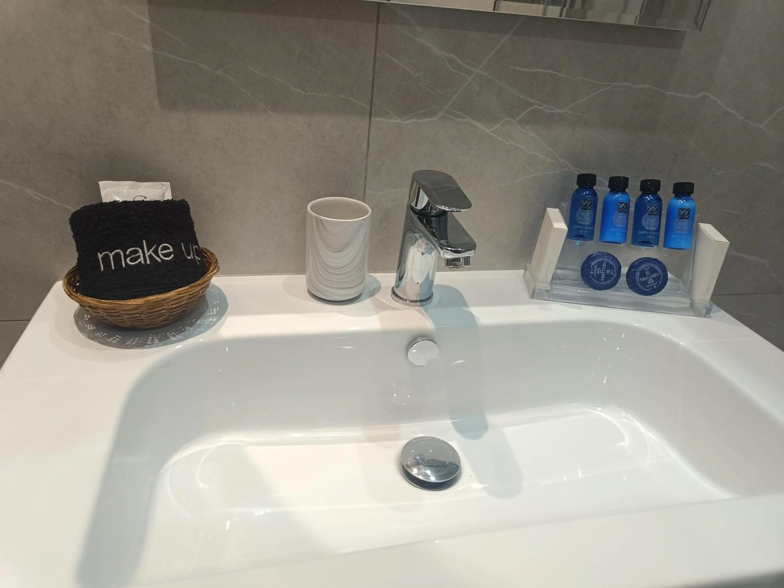 Oikos 9 Rooms and Suites