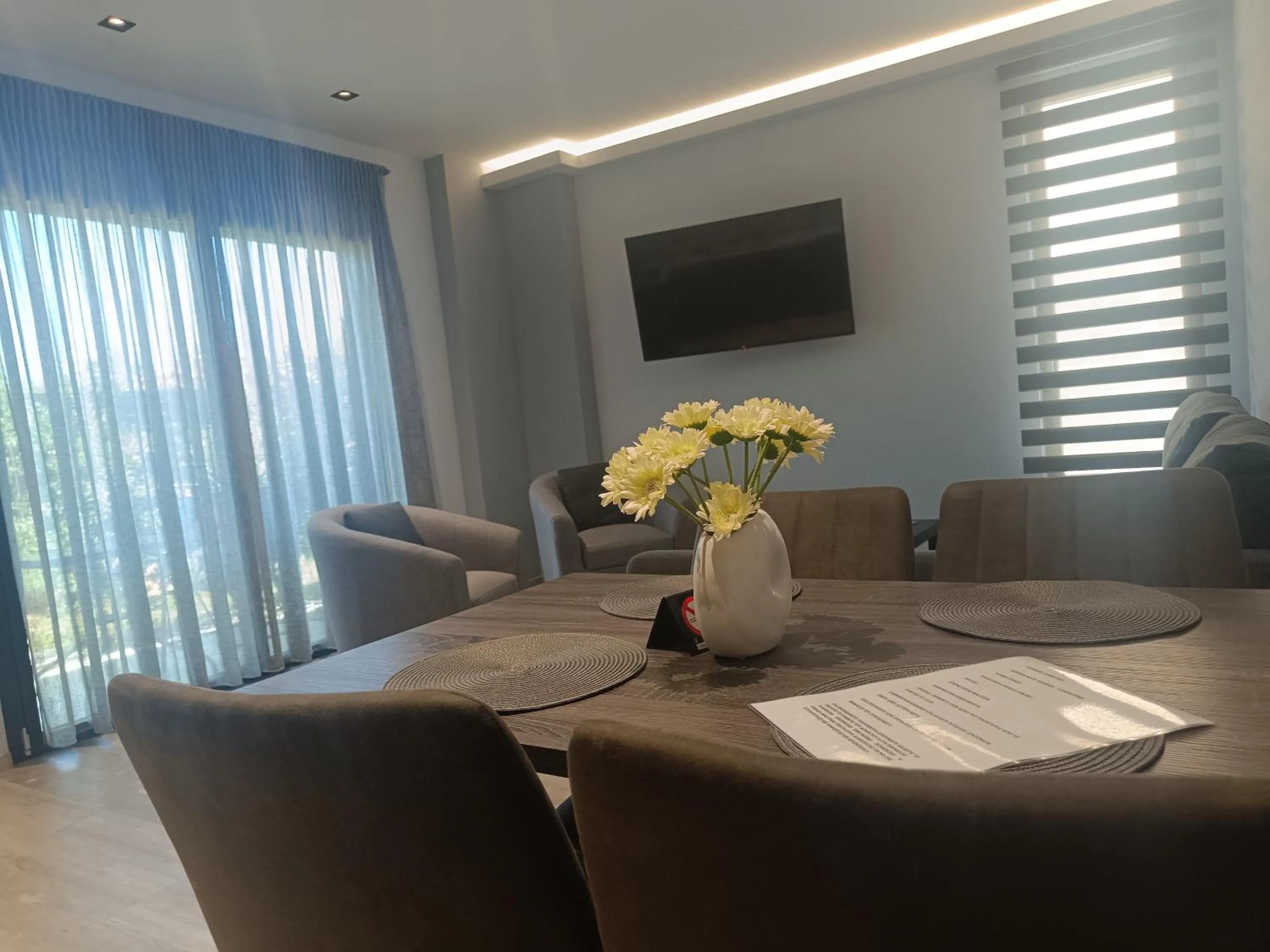 Oikos 9 Rooms and Suites