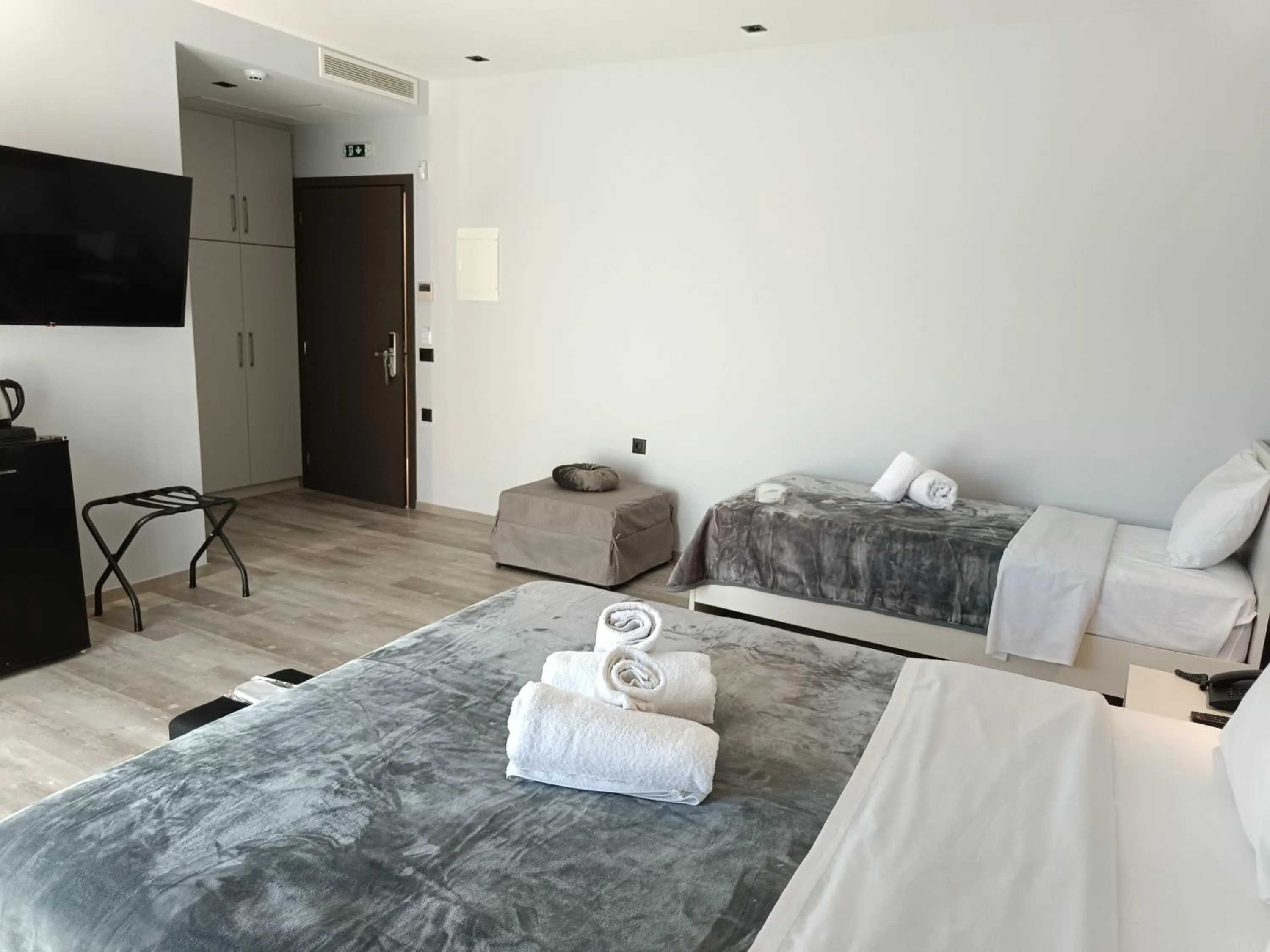 Bed in Oikos 9 Rooms and Suites